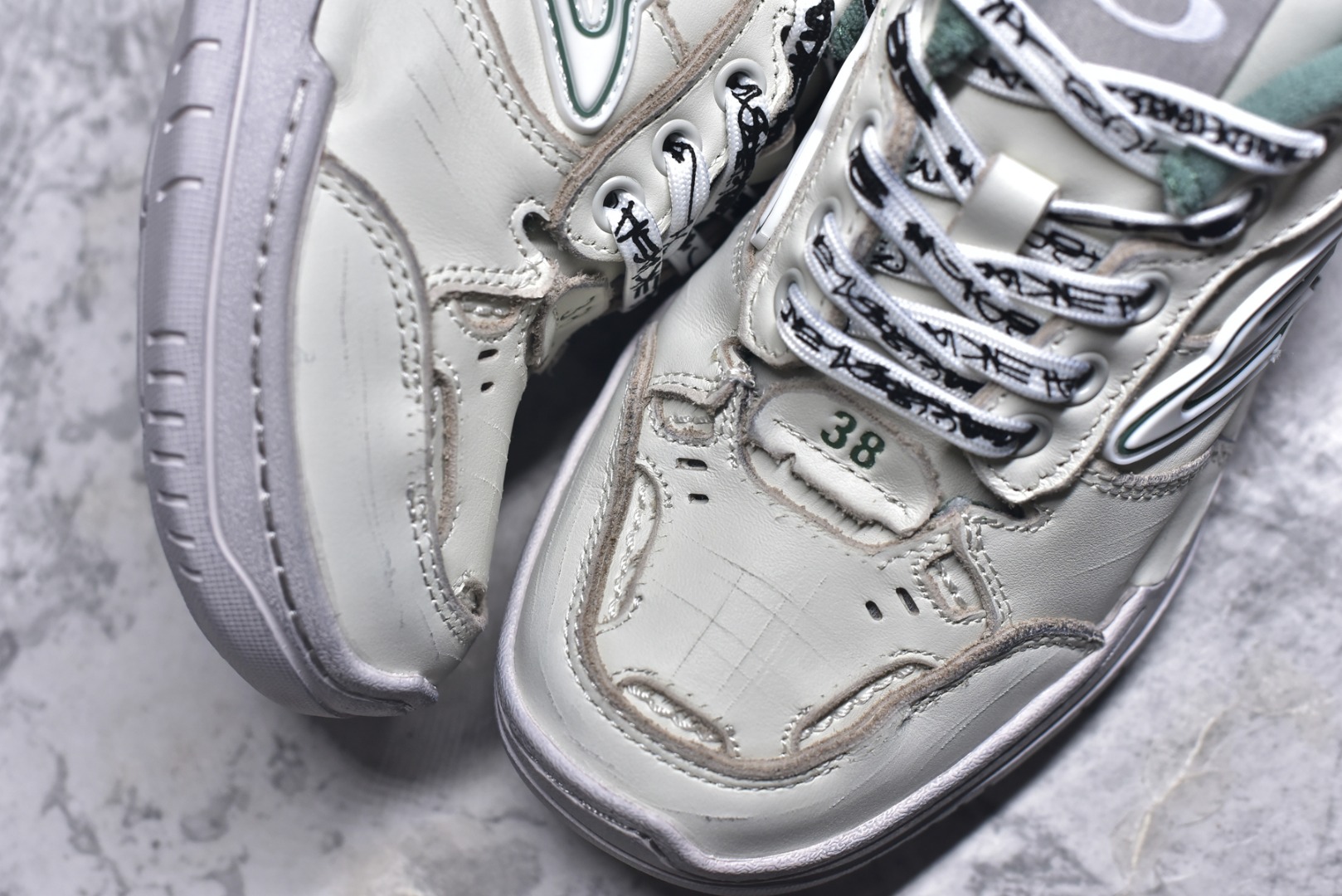 图片[8]-#Balenciaga巴黎世家18代 Hamptons Worn-Out 圆头系带舒适百搭低帮生活休闲鞋老爹鞋 全套原纸板楦头开发 最原汁原味的灵魂版型 原盒原配 正确字体电绣 男女鞋配件防尘袋及卡片全部采用原档案原楦数据开发采用环保纤维革组合网织布鞋面材质 货号：841763 WCURS 9930 尺码：35-46-选品中心