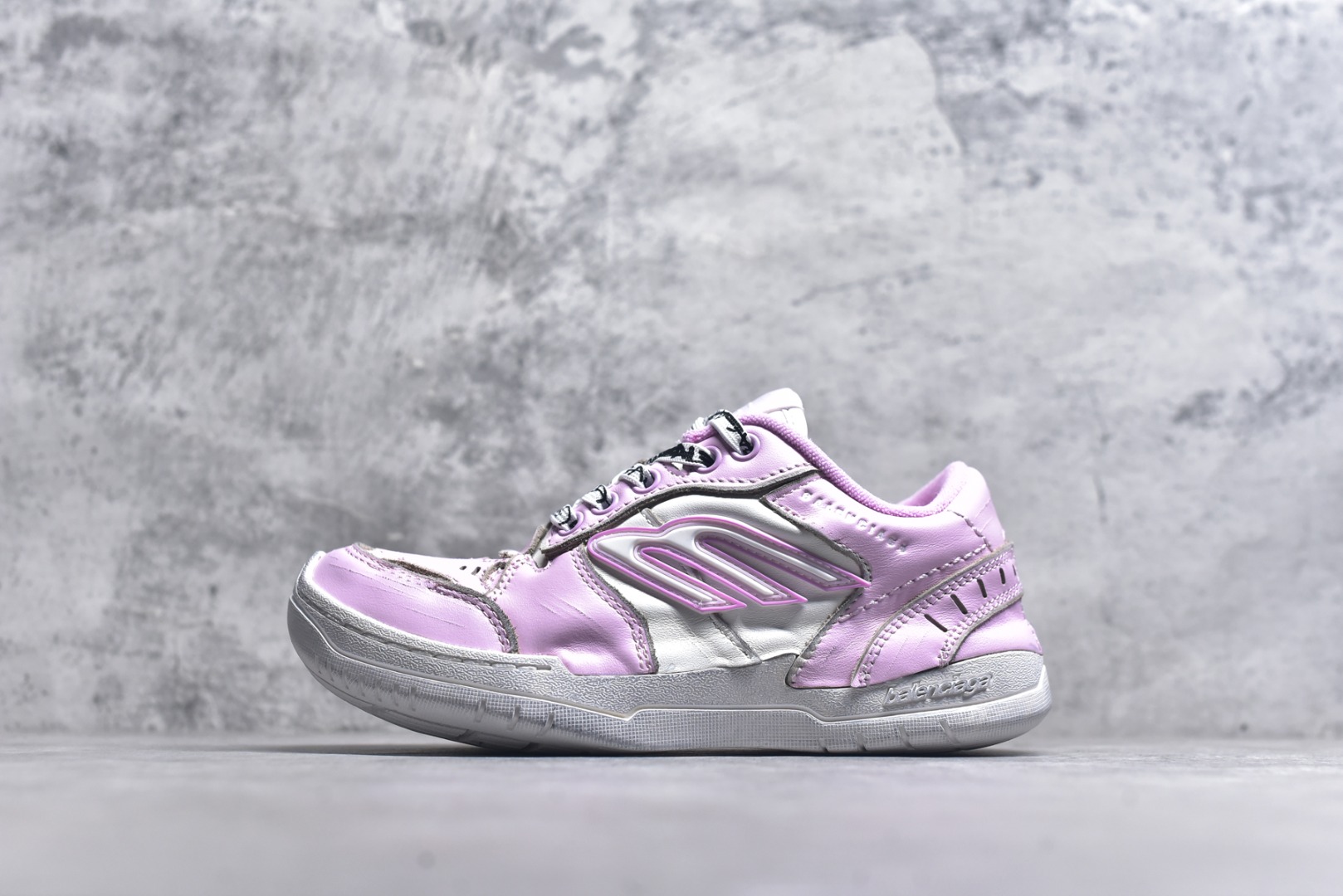 #Balenciaga巴黎世家18代 Hamptons Worn-Out 圆头系带舒适百搭低帮生活休闲鞋老爹鞋 全套原纸板楦头开发 最原汁原味的灵魂版型 原盒原配 正确字体电绣 男女鞋配件防尘袋及卡片全部采用原档案原楦数据开发采用环保纤维革组合网织布鞋面材质 货号：841763 WCURS 5090 尺码：35-46-选品中心