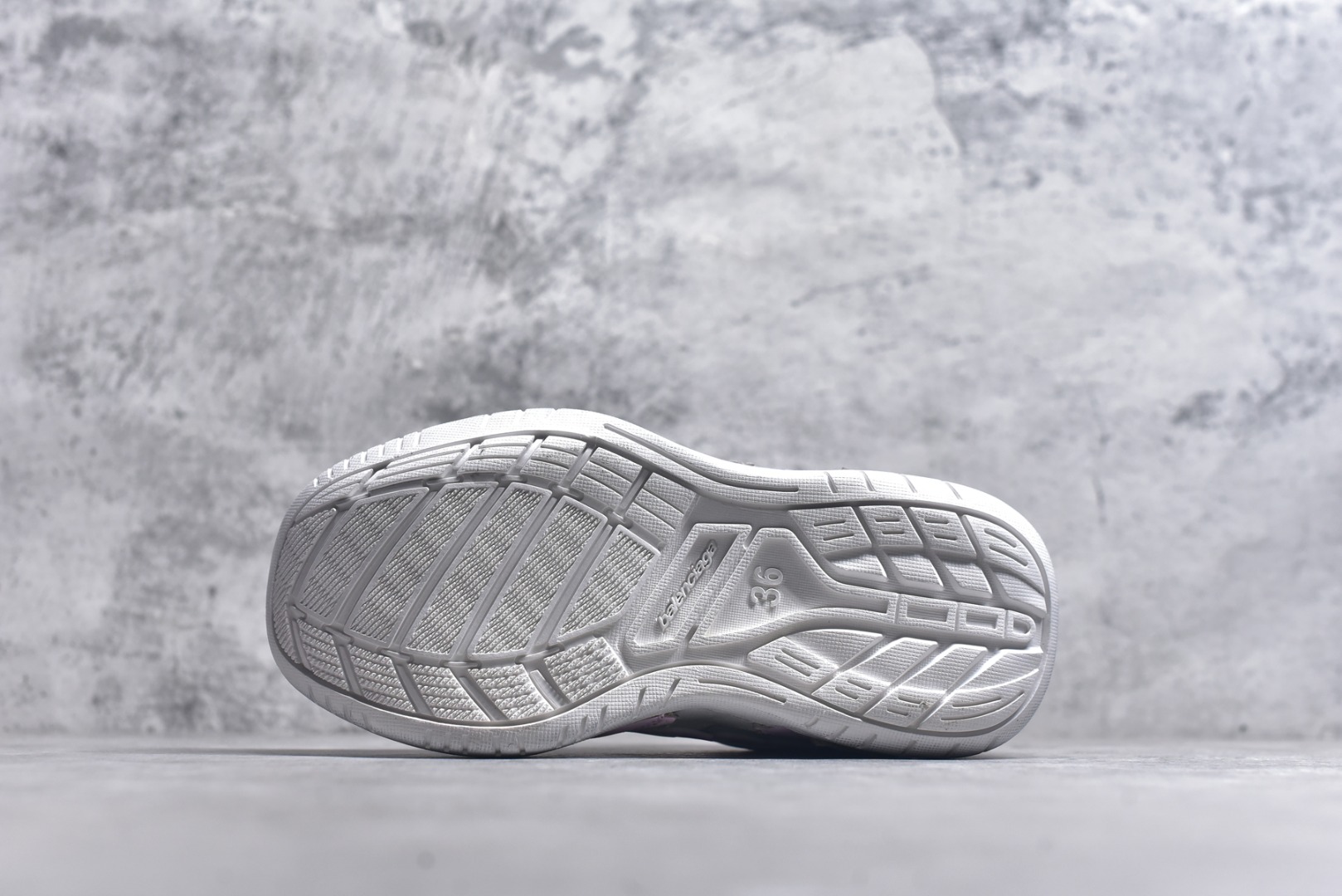 图片[6]-#Balenciaga巴黎世家18代 Hamptons Worn-Out 圆头系带舒适百搭低帮生活休闲鞋老爹鞋 全套原纸板楦头开发 最原汁原味的灵魂版型 原盒原配 正确字体电绣 男女鞋配件防尘袋及卡片全部采用原档案原楦数据开发采用环保纤维革组合网织布鞋面材质 货号：841763 WCURS 5090 尺码：35-46-选品中心