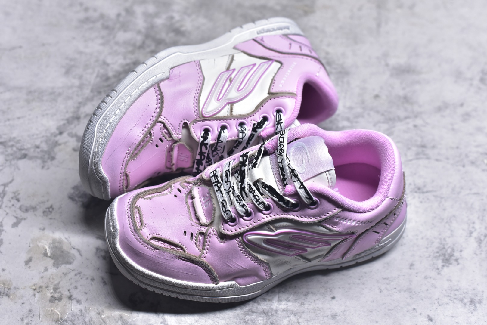 图片[7]-#Balenciaga巴黎世家18代 Hamptons Worn-Out 圆头系带舒适百搭低帮生活休闲鞋老爹鞋 全套原纸板楦头开发 最原汁原味的灵魂版型 原盒原配 正确字体电绣 男女鞋配件防尘袋及卡片全部采用原档案原楦数据开发采用环保纤维革组合网织布鞋面材质 货号：841763 WCURS 5090 尺码：35-46-选品中心