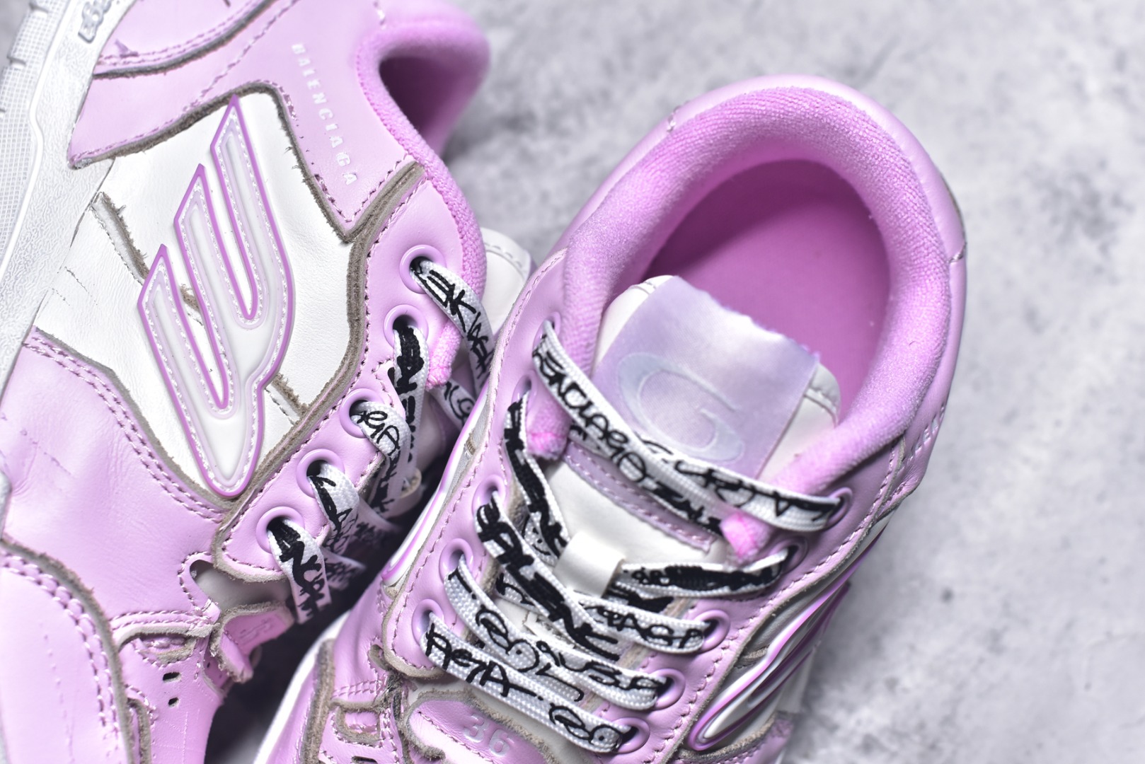 图片[9]-#Balenciaga巴黎世家18代 Hamptons Worn-Out 圆头系带舒适百搭低帮生活休闲鞋老爹鞋 全套原纸板楦头开发 最原汁原味的灵魂版型 原盒原配 正确字体电绣 男女鞋配件防尘袋及卡片全部采用原档案原楦数据开发采用环保纤维革组合网织布鞋面材质 货号：841763 WCURS 5090 尺码：35-46-选品中心