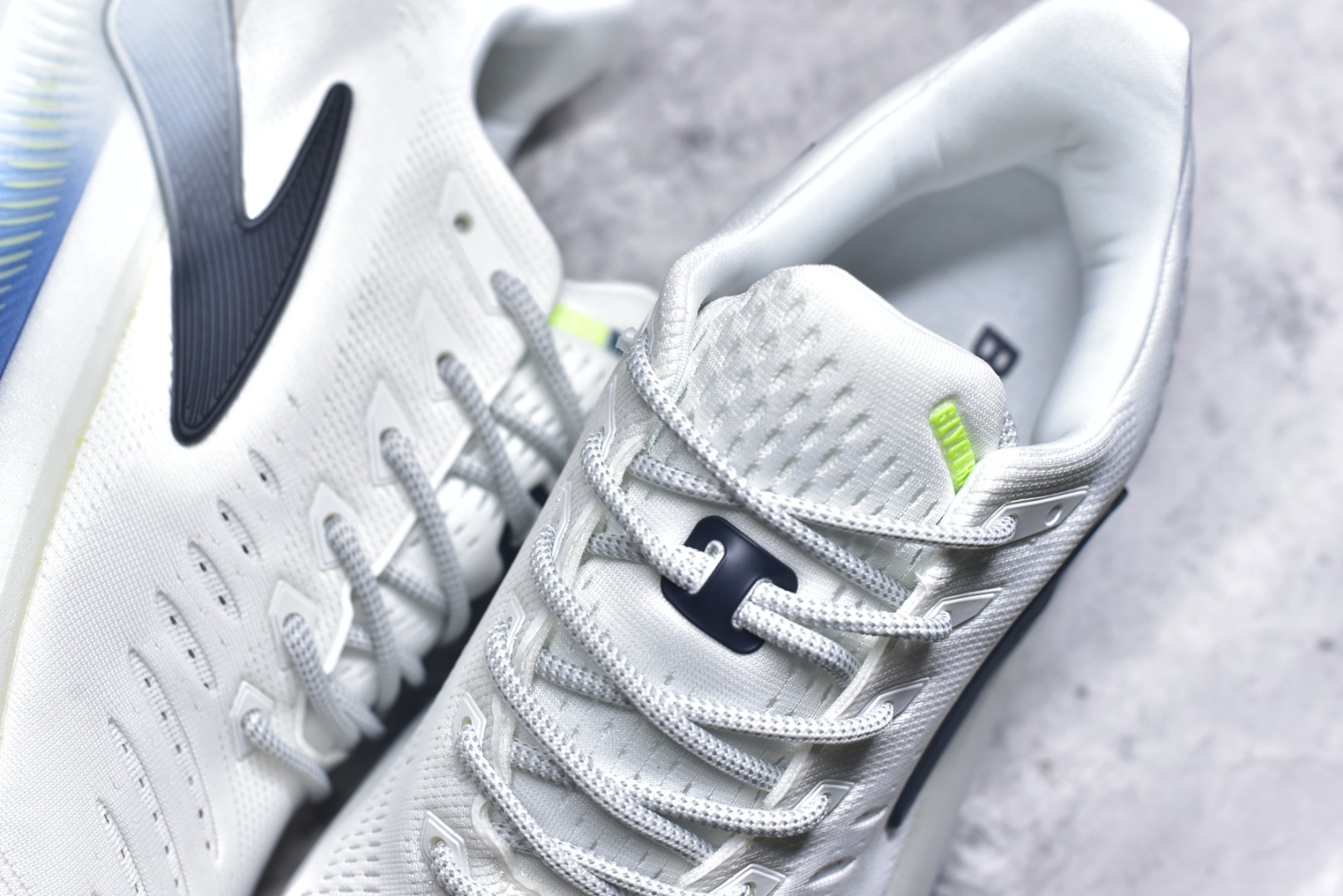 图片[9]-#Brooks布鲁克斯 Glycerin max 舒适简约防滑耐磨 低帮跑步鞋 实拍调校N版已经零色差零失真 百分百还原实物色彩所见即所得 不存在货不对板色差等低级问题 选购参考实物拍摄 不混卖不参货 只用心做好货严格选品 承诺混一赔十 尺码：36 36.5 37.5 38 38.5 39 40 40.5 41 42 42.5 43 44 44.5 45-选品中心