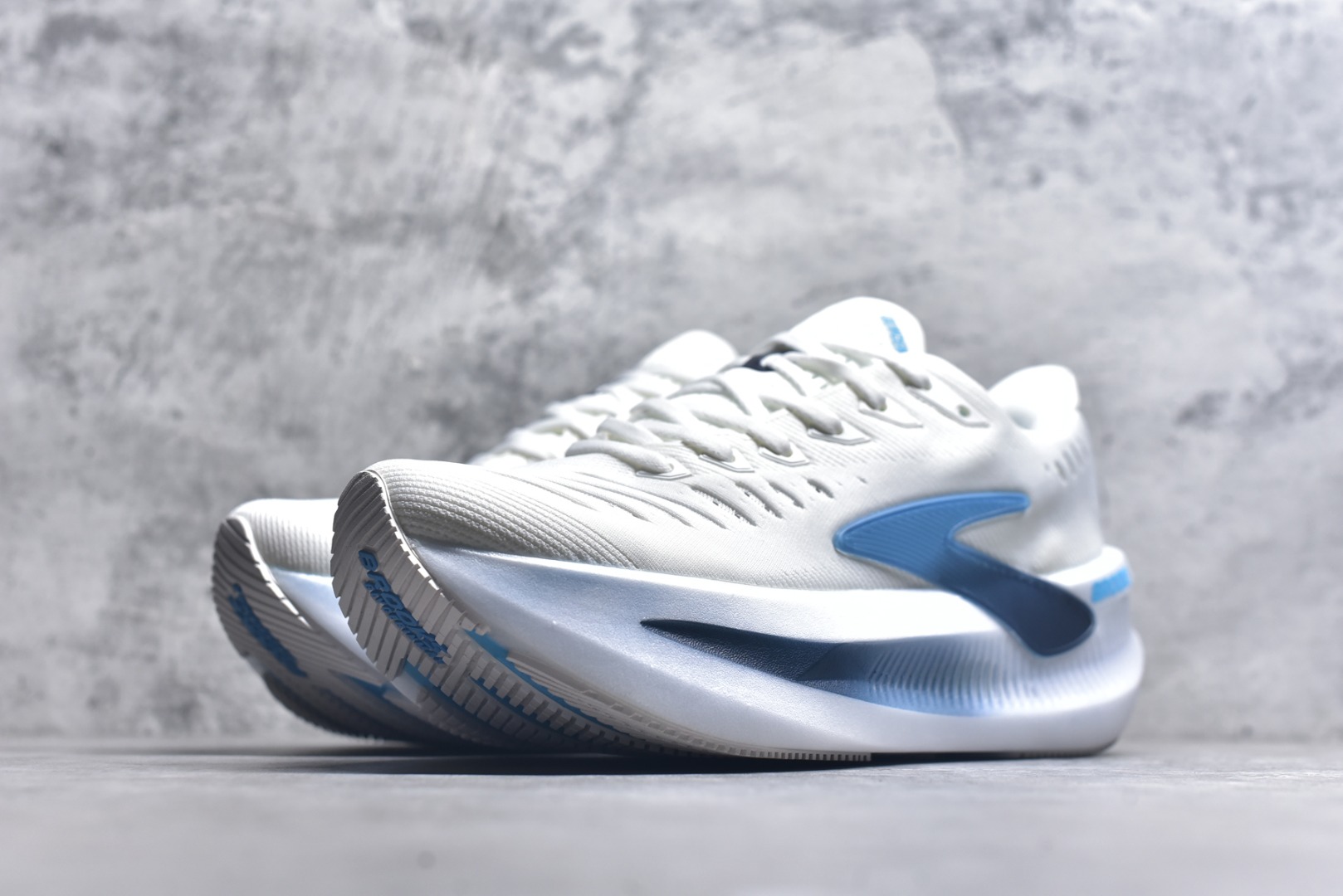 图片[2]-#Brooks布鲁克斯 Glycerin max 舒适简约防滑耐磨 低帮跑步鞋 实拍调校N版已经零色差零失真 百分百还原实物色彩所见即所得 不存在货不对板色差等低级问题 选购参考实物拍摄 不混卖不参货 只用心做好货严格选品 承诺混一赔十 尺码：36 36.5 37.5 38 38.5 39 40 40.5 41 42 42.5 43 44 44.5 45-选品中心