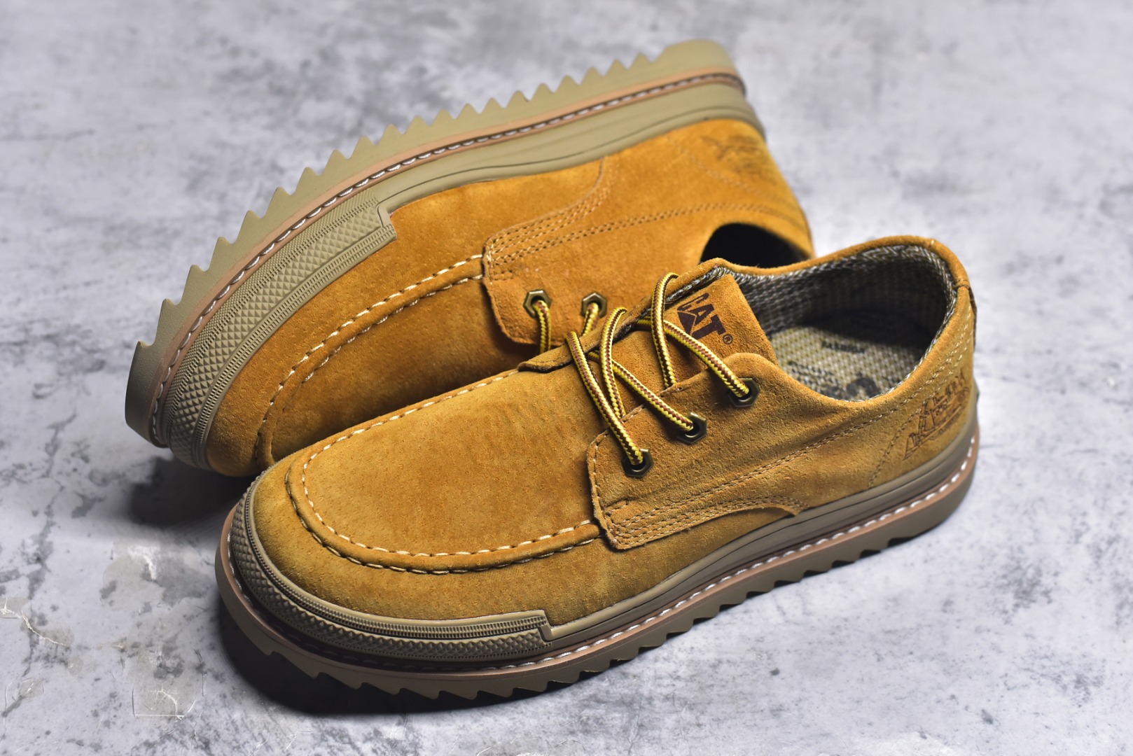 图片[7]-#2025秋冬新款CAT硬汉推土机品牌·卡特Tramp Hike Low款户外休闲低帮男鞋广东中山代工厂原产楦型 台产耐磨麂皮材质 手工马克线固特异缝制工艺 轻量柔韧橡胶防滑大底 正确原盒包装吊牌 完全还原ZP工艺 徒步旅行者百搭休闲旅游休闲鞋 尺码：39 40 41 42 43 44（皮鞋码）-选品中心