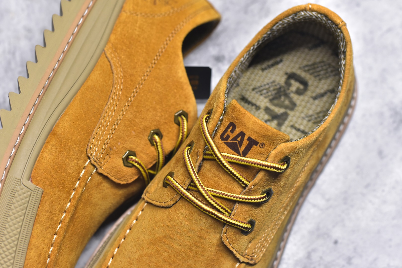 图片[9]-#2025秋冬新款CAT硬汉推土机品牌·卡特Tramp Hike Low款户外休闲低帮男鞋广东中山代工厂原产楦型 台产耐磨麂皮材质 手工马克线固特异缝制工艺 轻量柔韧橡胶防滑大底 正确原盒包装吊牌 完全还原ZP工艺 徒步旅行者百搭休闲旅游休闲鞋 尺码：39 40 41 42 43 44（皮鞋码）-选品中心