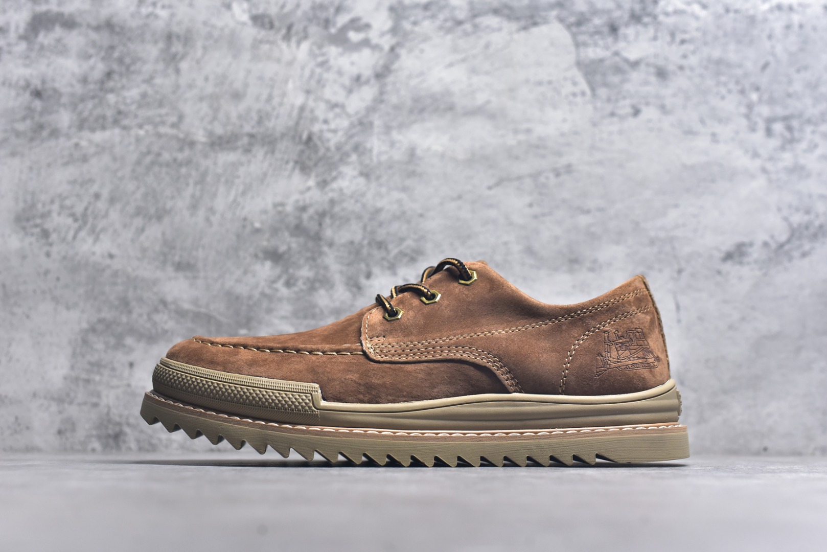 #秋冬新款CAT硬汉推土机品牌·卡特Tramp Hike Low款户外休闲低帮男鞋广东中山代工厂原产楦型 台产耐磨麂皮材质 手工马克线固特异缝制工艺 轻量柔韧橡胶防滑大底 正确原盒包装吊牌 完全还原ZP工艺 徒步旅行者百搭休闲旅游休闲鞋 尺码：39 40 41 42 43 44（皮鞋码）-选品中心