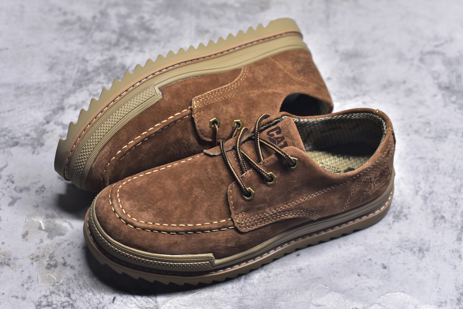 图片[7]-#秋冬新款CAT硬汉推土机品牌·卡特Tramp Hike Low款户外休闲低帮男鞋广东中山代工厂原产楦型 台产耐磨麂皮材质 手工马克线固特异缝制工艺 轻量柔韧橡胶防滑大底 正确原盒包装吊牌 完全还原ZP工艺 徒步旅行者百搭休闲旅游休闲鞋 尺码：39 40 41 42 43 44（皮鞋码）-选品中心