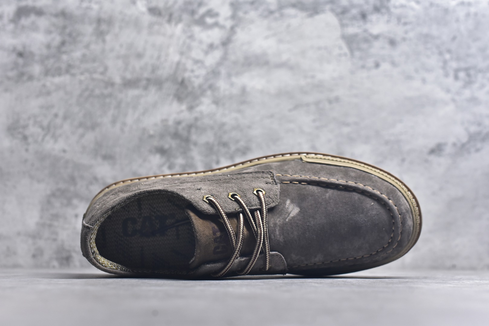 图片[4]-#2025秋冬新款CAT硬汉推土机品牌·卡特Tramp Hike Low款户外休闲低帮男鞋广东中山代工厂原产楦型 台产耐磨麂皮材质 手工马克线固特异缝制工艺 轻量柔韧橡胶防滑大底 正确原盒包装吊牌 完全还原ZP工艺 徒步旅行者百搭休闲旅游休闲鞋 尺码：39 40 41 42 43 44（皮鞋码）-选品中心