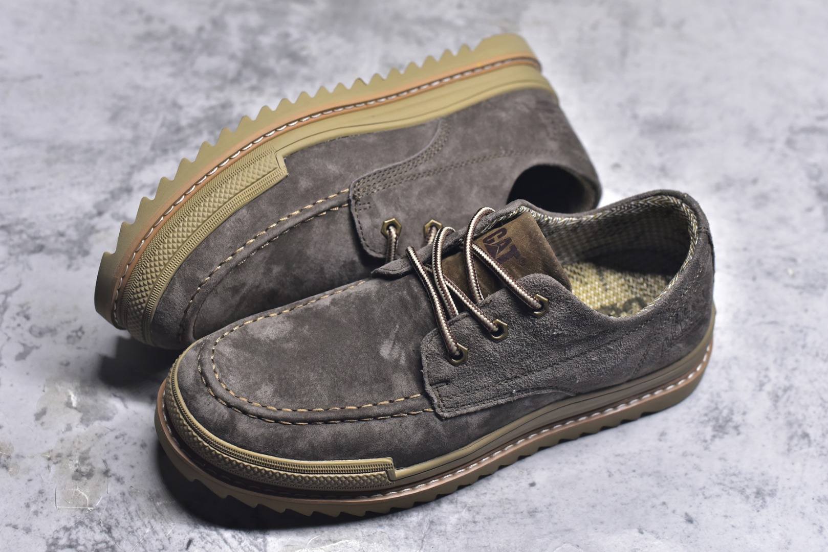 图片[7]-#2025秋冬新款CAT硬汉推土机品牌·卡特Tramp Hike Low款户外休闲低帮男鞋广东中山代工厂原产楦型 台产耐磨麂皮材质 手工马克线固特异缝制工艺 轻量柔韧橡胶防滑大底 正确原盒包装吊牌 完全还原ZP工艺 徒步旅行者百搭休闲旅游休闲鞋 尺码：39 40 41 42 43 44（皮鞋码）-选品中心