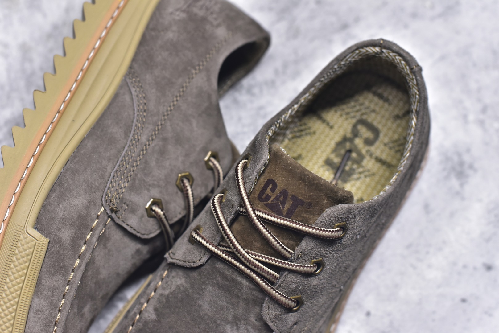 图片[9]-#2025秋冬新款CAT硬汉推土机品牌·卡特Tramp Hike Low款户外休闲低帮男鞋广东中山代工厂原产楦型 台产耐磨麂皮材质 手工马克线固特异缝制工艺 轻量柔韧橡胶防滑大底 正确原盒包装吊牌 完全还原ZP工艺 徒步旅行者百搭休闲旅游休闲鞋 尺码：39 40 41 42 43 44（皮鞋码）-选品中心