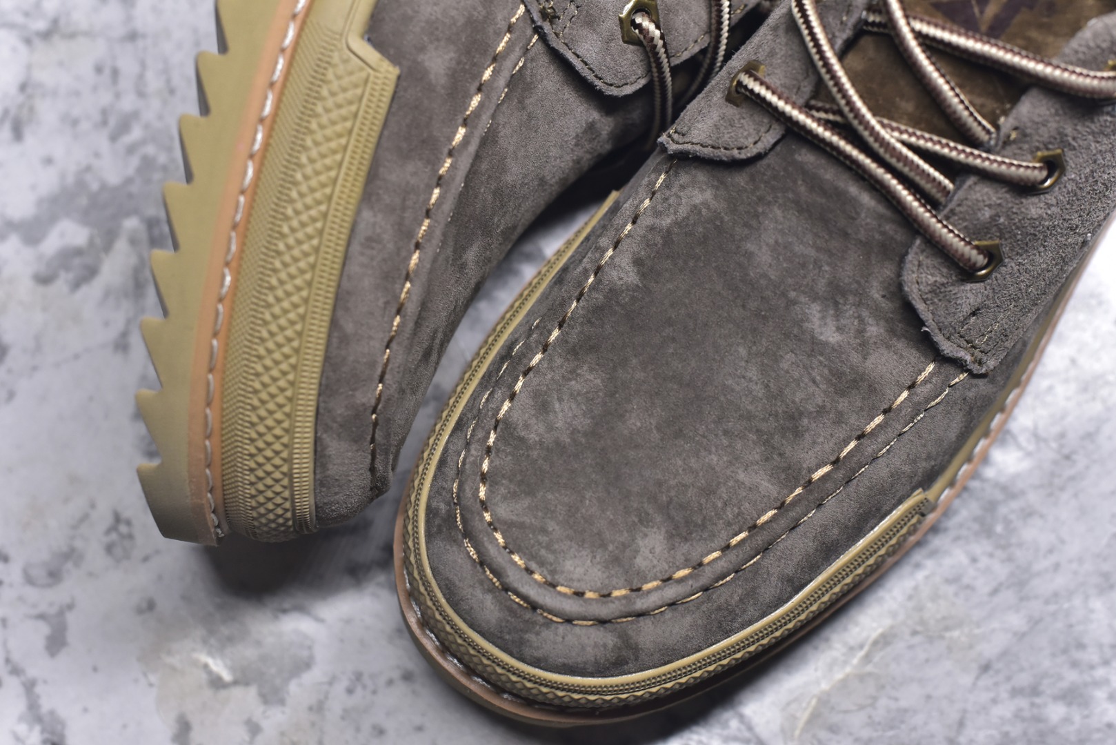 图片[8]-#2025秋冬新款CAT硬汉推土机品牌·卡特Tramp Hike Low款户外休闲低帮男鞋广东中山代工厂原产楦型 台产耐磨麂皮材质 手工马克线固特异缝制工艺 轻量柔韧橡胶防滑大底 正确原盒包装吊牌 完全还原ZP工艺 徒步旅行者百搭休闲旅游休闲鞋 尺码：39 40 41 42 43 44（皮鞋码）-选品中心