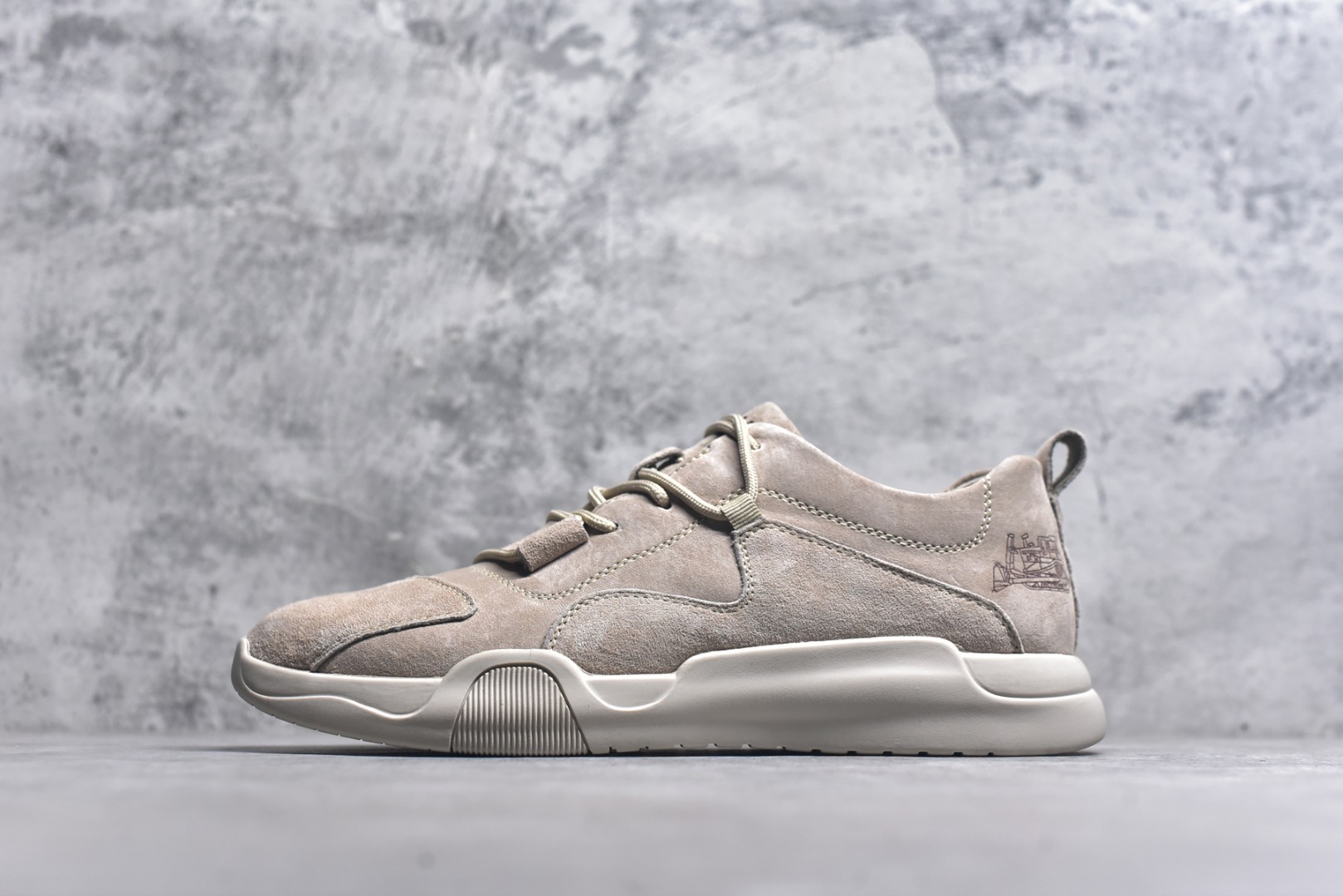 #秋冬款CAT/卡特 经典百搭户外低帮休闲工装靴 官网常年主打款 全鞋真牛皮材料 大底到五金都是代工厂原材料制作 同原版固特异永不开胶工艺 好货不杀猪 首单质量严格把控 某宝代购最畅销的产品 全套官网统一包装 今年冬季防寒户外专用 日常随意搭配 型男必备 717336 尺码：39 40 41 42 43 44 (标准码)-选品中心