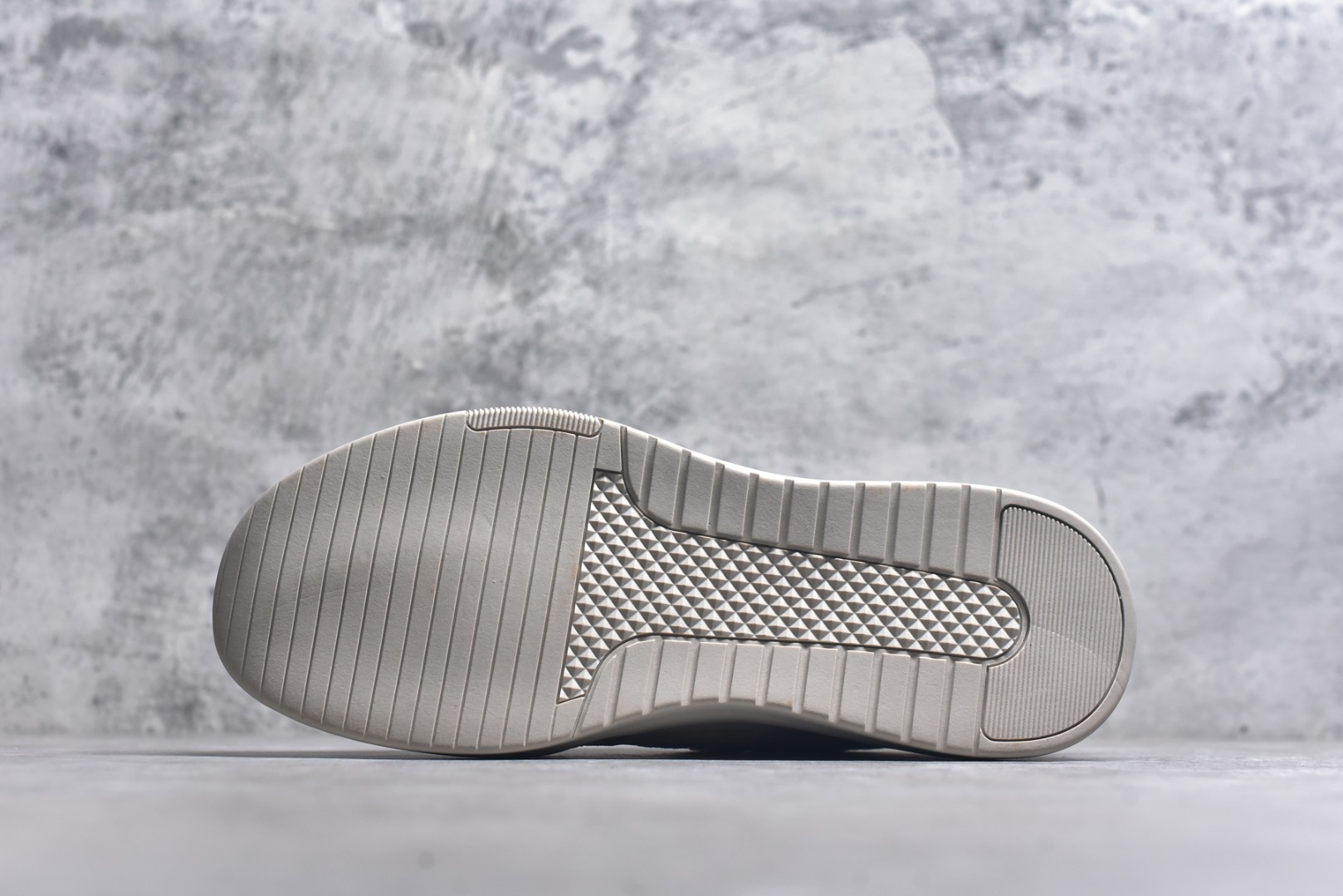 图片[6]-#秋冬款CAT/卡特 经典百搭户外低帮休闲工装靴 官网常年主打款 全鞋真牛皮材料 大底到五金都是代工厂原材料制作 同原版固特异永不开胶工艺 好货不杀猪 首单质量严格把控 某宝代购最畅销的产品 全套官网统一包装 今年冬季防寒户外专用 日常随意搭配 型男必备 717336 尺码：39 40 41 42 43 44 (标准码)-选品中心