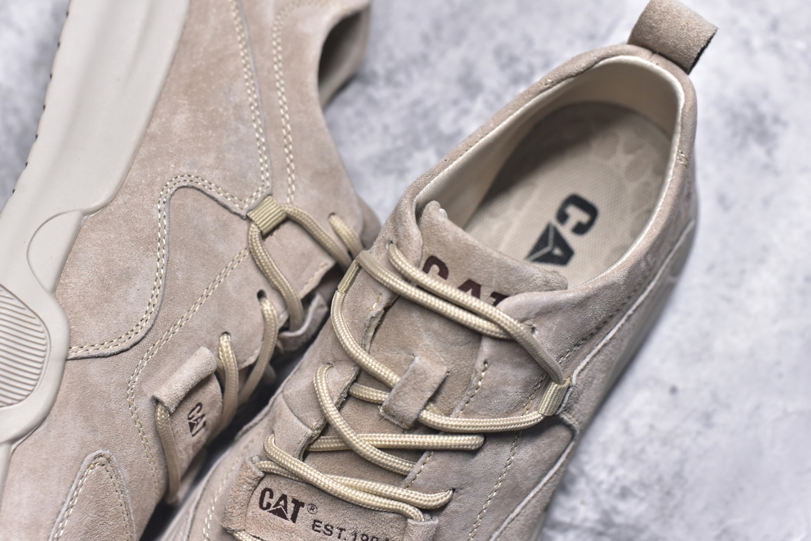 图片[9]-#秋冬款CAT/卡特 经典百搭户外低帮休闲工装靴 官网常年主打款 全鞋真牛皮材料 大底到五金都是代工厂原材料制作 同原版固特异永不开胶工艺 好货不杀猪 首单质量严格把控 某宝代购最畅销的产品 全套官网统一包装 今年冬季防寒户外专用 日常随意搭配 型男必备 717336 尺码：39 40 41 42 43 44 (标准码)-选品中心