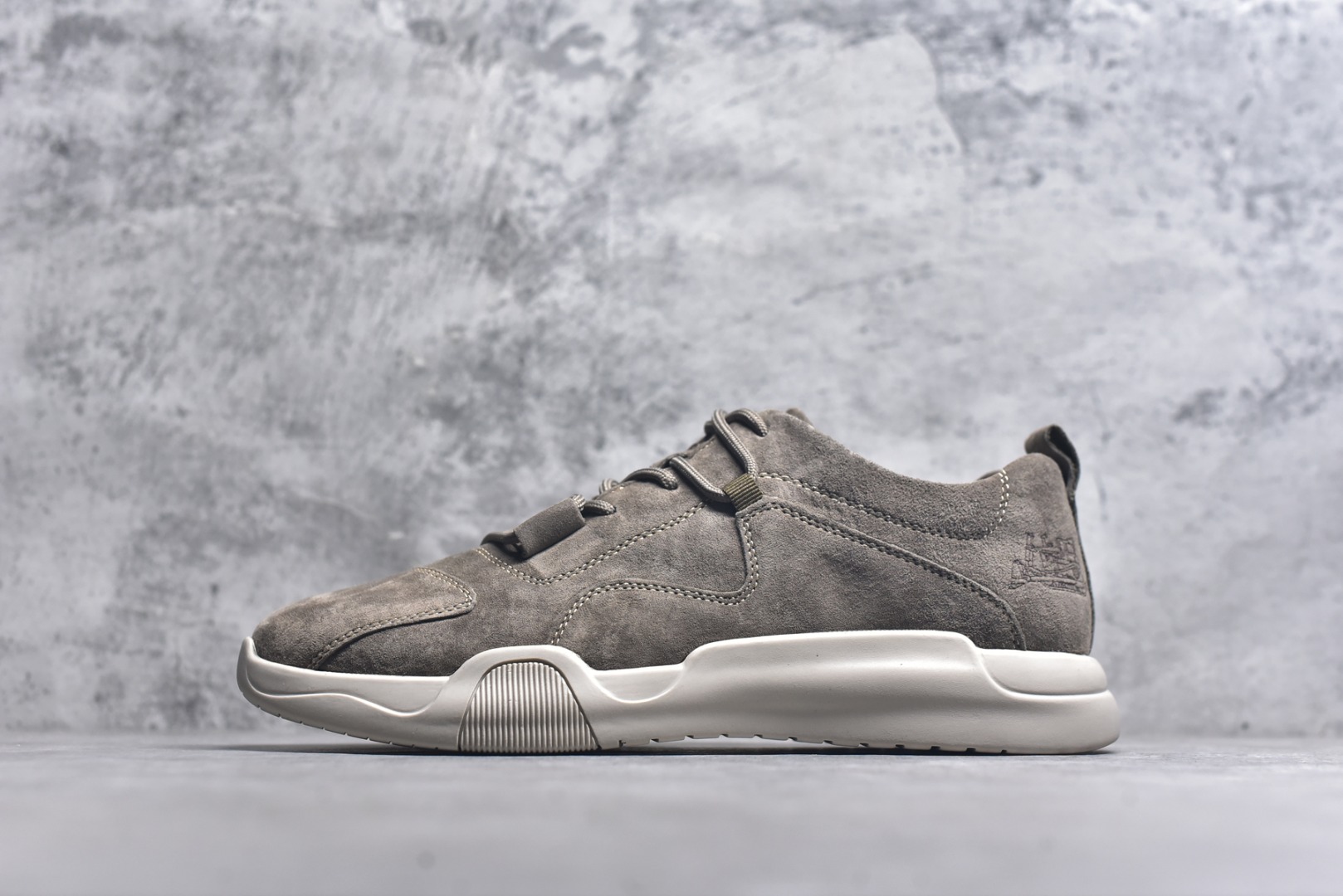 #秋冬款CAT/卡特 经典百搭户外低帮休闲工装靴 官网常年主打款 全鞋真牛皮材料 大底到五金都是代工厂原材料制作 同原版固特异永不开胶工艺 好货不杀猪 首单质量严格把控 某宝代购最畅销的产品 全套官网统一包装 今年冬季防寒户外专用 日常随意搭配 型男必备 717336 尺码:39 40 41 42 43 44 (标准码)-选品中心