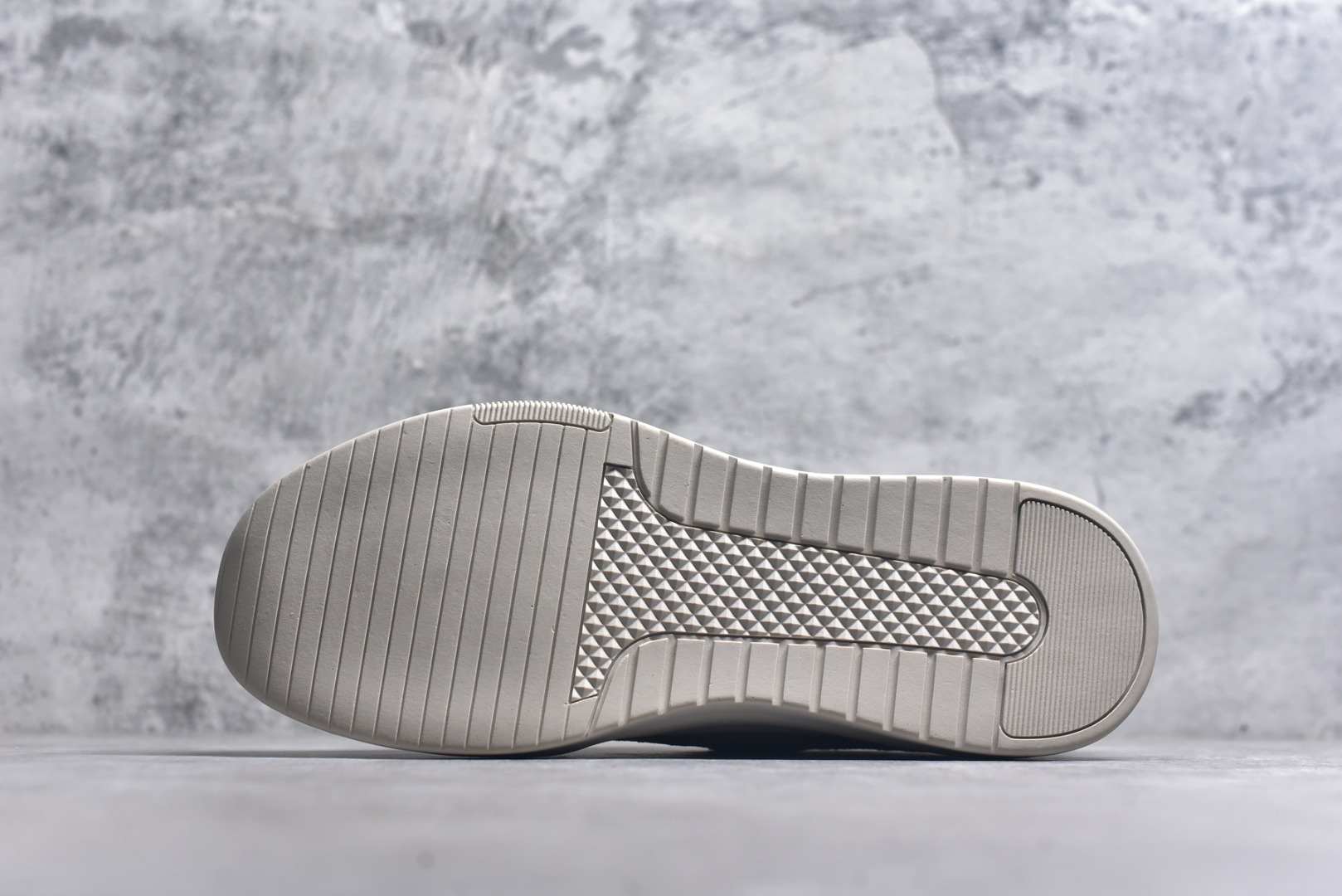 图片[6]-#秋冬款CAT/卡特 经典百搭户外低帮休闲工装靴 官网常年主打款 全鞋真牛皮材料 大底到五金都是代工厂原材料制作 同原版固特异永不开胶工艺 好货不杀猪 首单质量严格把控 某宝代购最畅销的产品 全套官网统一包装 今年冬季防寒户外专用 日常随意搭配 型男必备 717336 尺码：39 40 41 42 43 44 (标准码)-选品中心