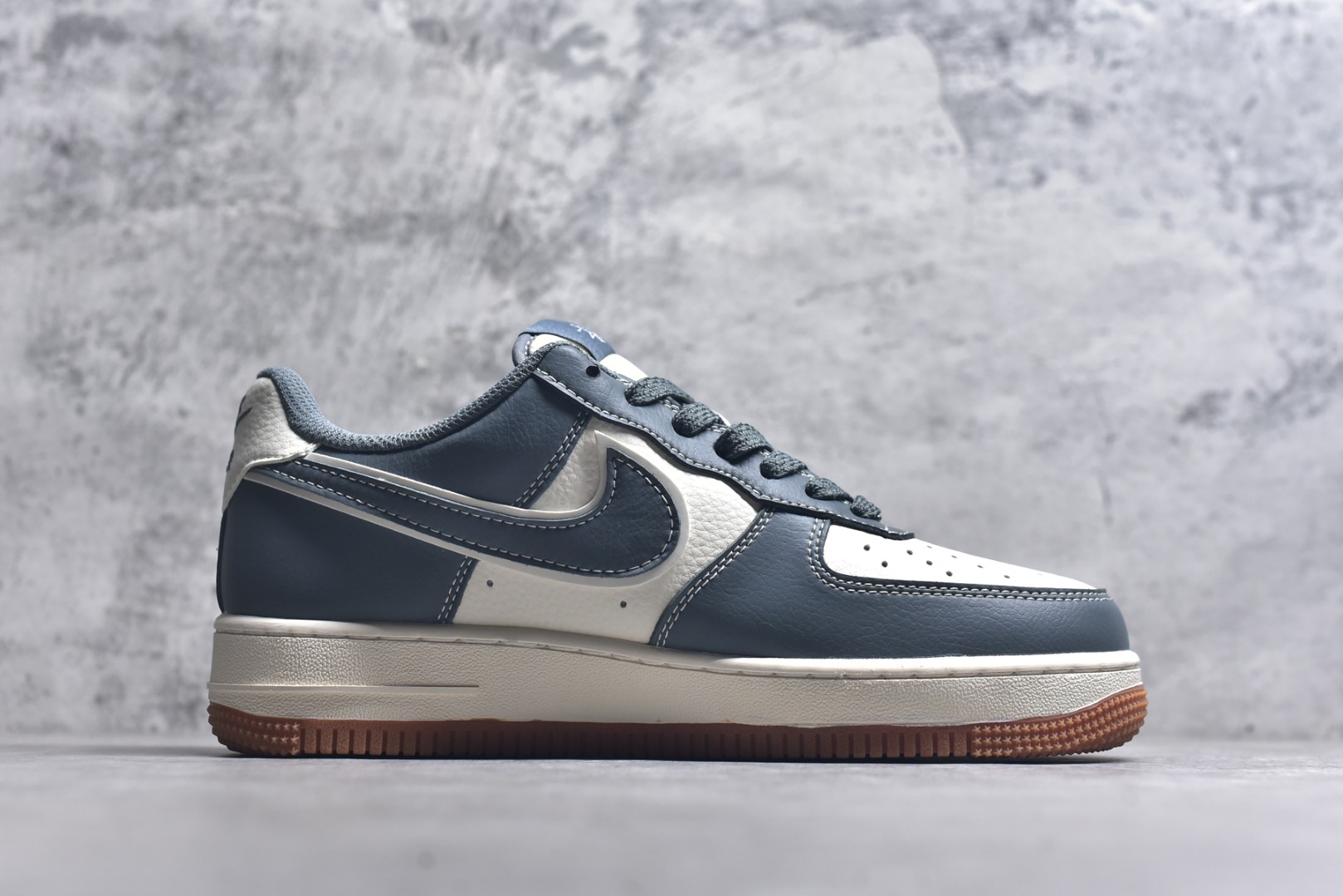 图片[3]-#Nk Air Force 1\’07 Low 斯图西联名-灰白生胶 空军一号低帮休闲板鞋 XZ9688-101 #原楦头原纸板 原装鞋盒 定制五金配件 内置全掌气垫 原厂鞋底 尺码：36 36.5 37.5 38 38.5 39 40 40.5 41 42 42.5 43 44 44.5 45 9.D4-选品中心