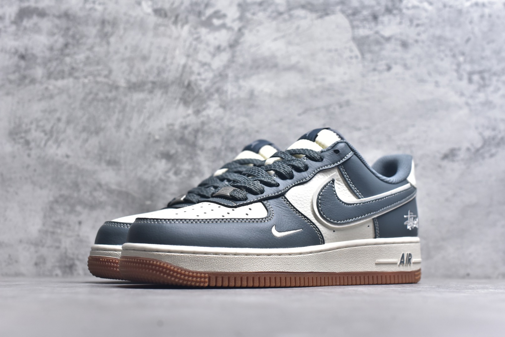 图片[2]-#Nk Air Force 1\’07 Low 斯图西联名-灰白生胶 空军一号低帮休闲板鞋 XZ9688-101 #原楦头原纸板 原装鞋盒 定制五金配件 内置全掌气垫 原厂鞋底 尺码：36 36.5 37.5 38 38.5 39 40 40.5 41 42 42.5 43 44 44.5 45 9.D4-选品中心