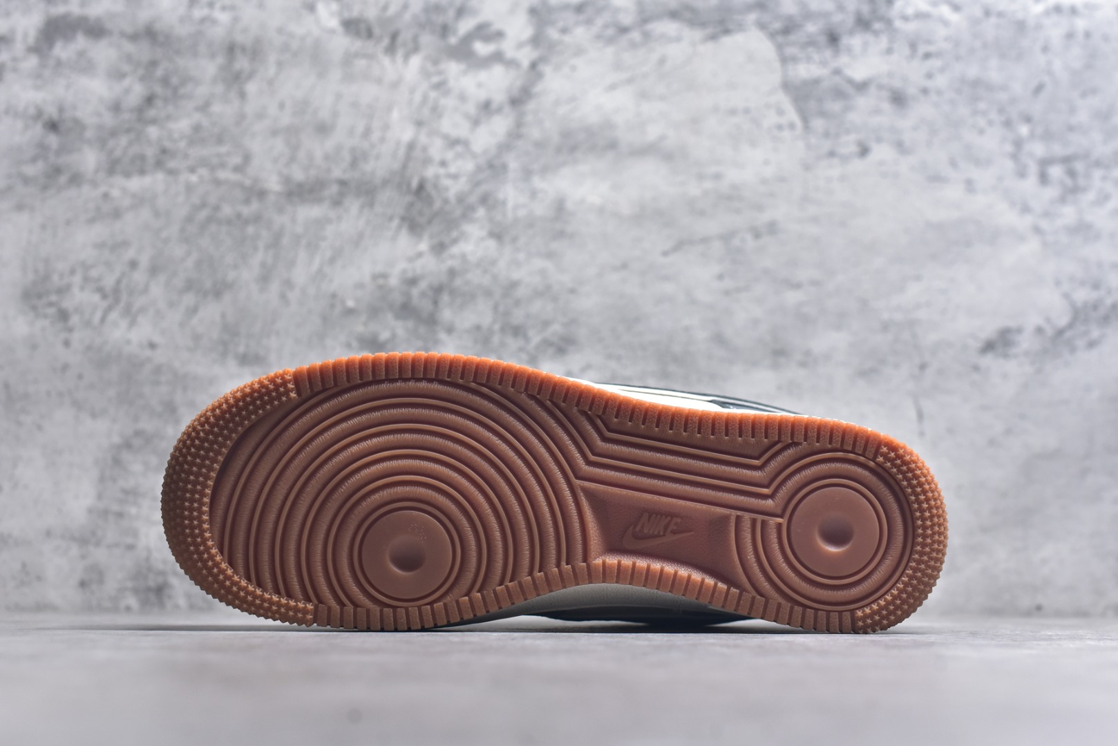 图片[6]-#Nk Air Force 1\’07 Low 斯图西联名-灰白生胶 空军一号低帮休闲板鞋 XZ9688-101 #原楦头原纸板 原装鞋盒 定制五金配件 内置全掌气垫 原厂鞋底 尺码：36 36.5 37.5 38 38.5 39 40 40.5 41 42 42.5 43 44 44.5 45 9.D4-选品中心