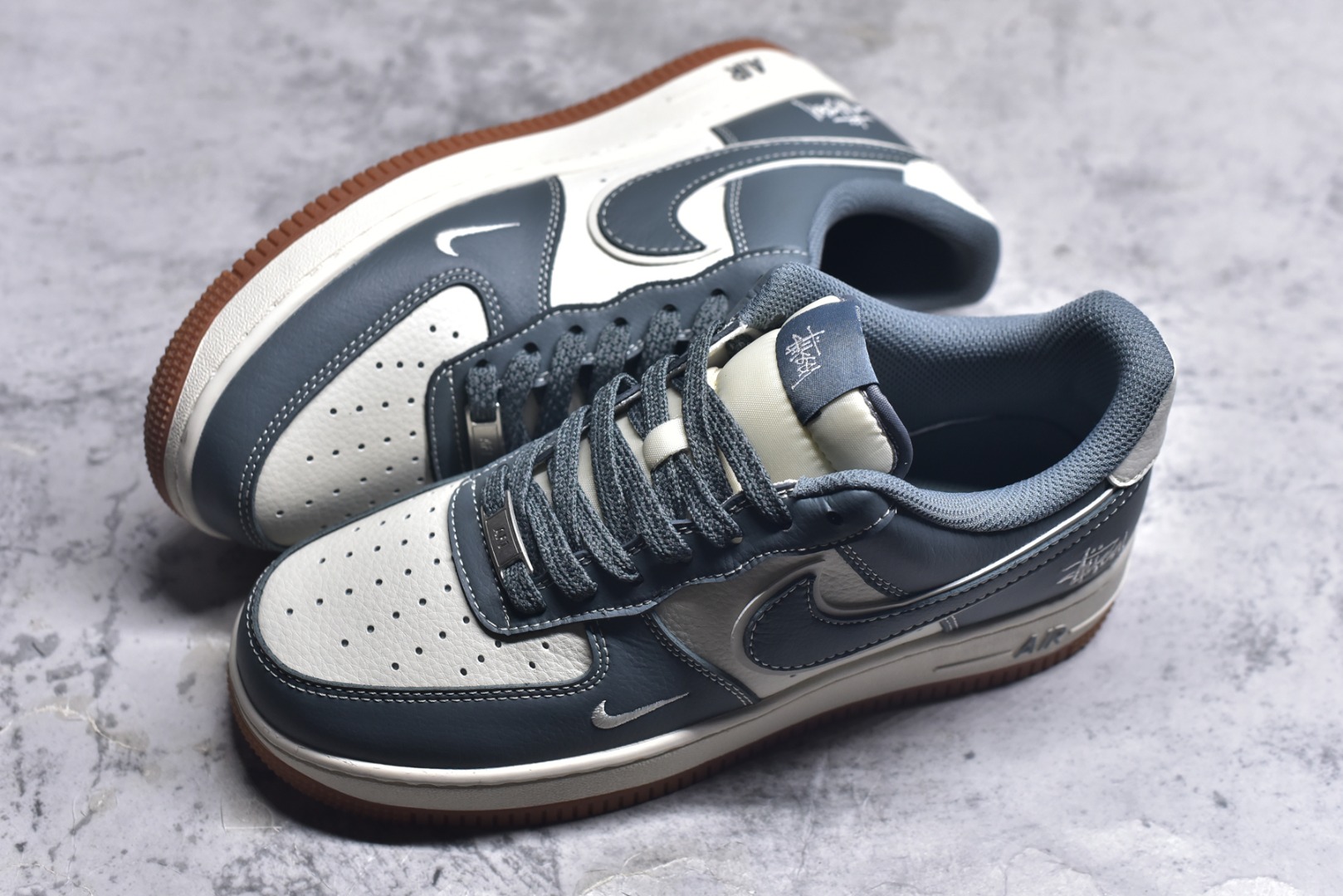图片[7]-#Nk Air Force 1\’07 Low 斯图西联名-灰白生胶 空军一号低帮休闲板鞋 XZ9688-101 #原楦头原纸板 原装鞋盒 定制五金配件 内置全掌气垫 原厂鞋底 尺码：36 36.5 37.5 38 38.5 39 40 40.5 41 42 42.5 43 44 44.5 45 9.D4-选品中心