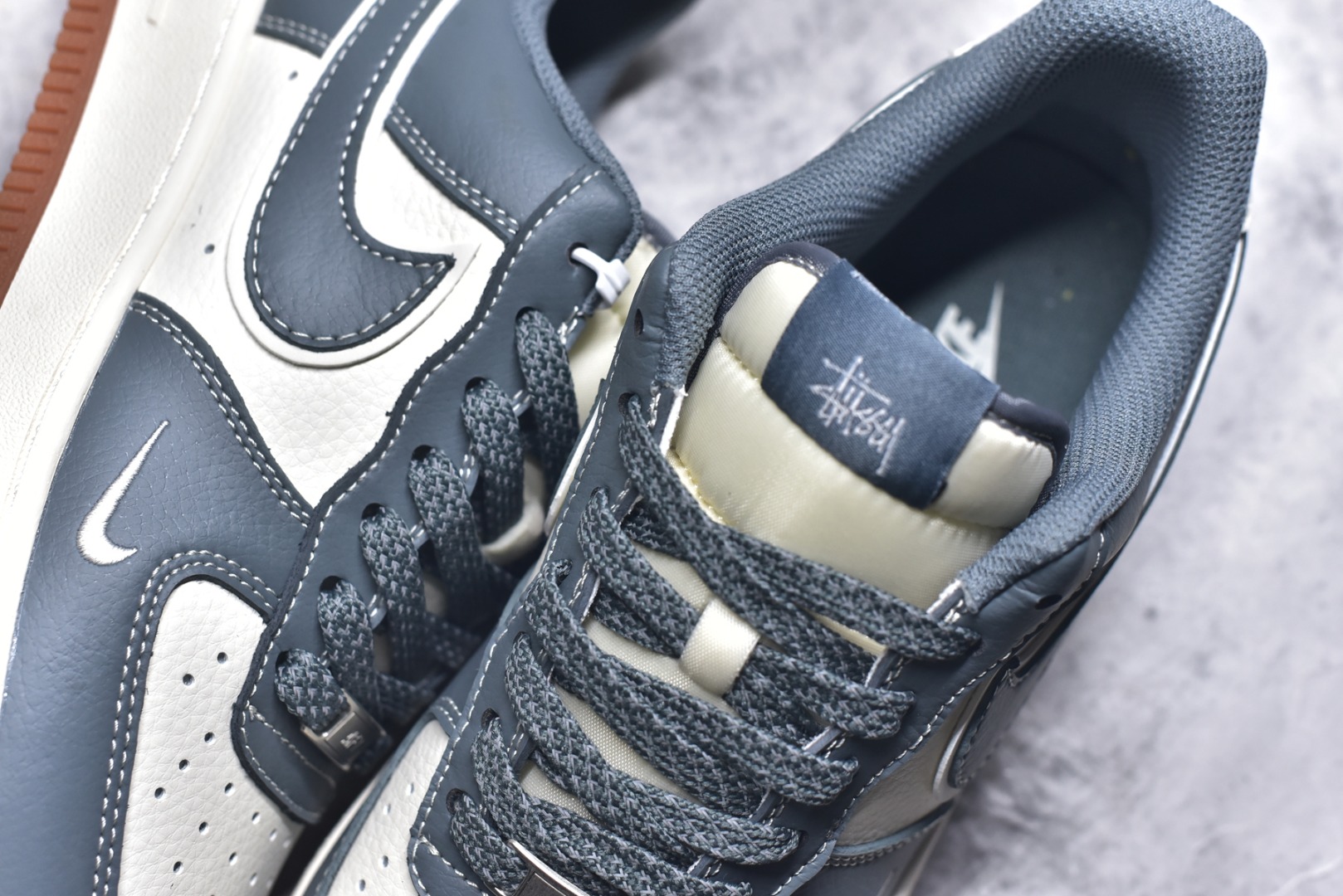 图片[9]-#Nk Air Force 1\’07 Low 斯图西联名-灰白生胶 空军一号低帮休闲板鞋 XZ9688-101 #原楦头原纸板 原装鞋盒 定制五金配件 内置全掌气垫 原厂鞋底 尺码：36 36.5 37.5 38 38.5 39 40 40.5 41 42 42.5 43 44 44.5 45 9.D4-选品中心