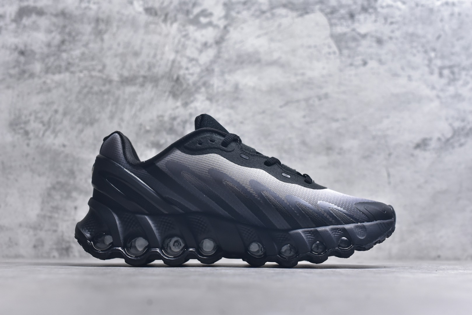 图片[3]-#Nk Air Max Dn8 耐克运动舒适减震气垫跑步鞋 #鞋款旨在透过 Dynamic Air 技术提升全天穿着体验，当中首次采用了全掌 Dynamic Air 系统，内置两组 Air 气垫，并透过八条互相连通的气管形成持续的气压循环，让每一步都更具弹性与灵活度。 货号：IB8869-200 尺码：36-45-选品中心