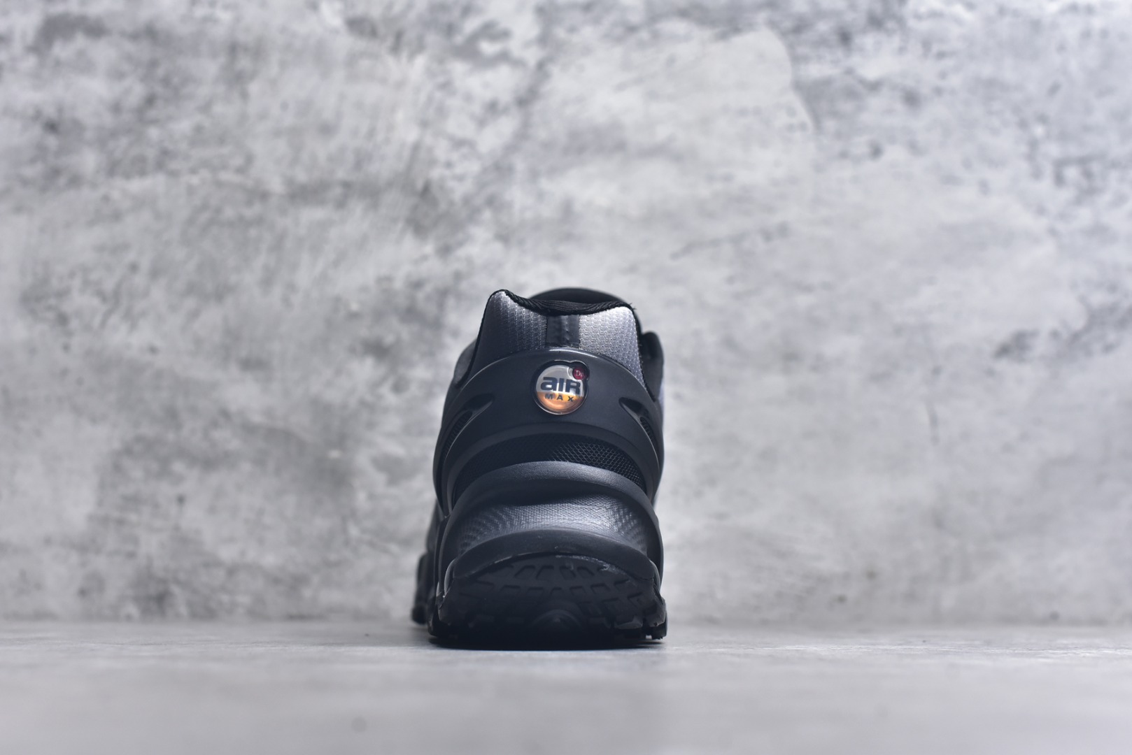 图片[5]-#Nk Air Max Dn8 耐克运动舒适减震气垫跑步鞋 #鞋款旨在透过 Dynamic Air 技术提升全天穿着体验，当中首次采用了全掌 Dynamic Air 系统，内置两组 Air 气垫，并透过八条互相连通的气管形成持续的气压循环，让每一步都更具弹性与灵活度。 货号：IB8869-200 尺码：36-45-选品中心