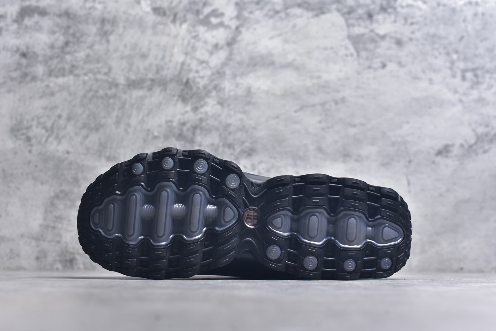 图片[6]-#Nk Air Max Dn8 耐克运动舒适减震气垫跑步鞋 #鞋款旨在透过 Dynamic Air 技术提升全天穿着体验，当中首次采用了全掌 Dynamic Air 系统，内置两组 Air 气垫，并透过八条互相连通的气管形成持续的气压循环，让每一步都更具弹性与灵活度。 货号：IB8869-200 尺码：36-45-选品中心