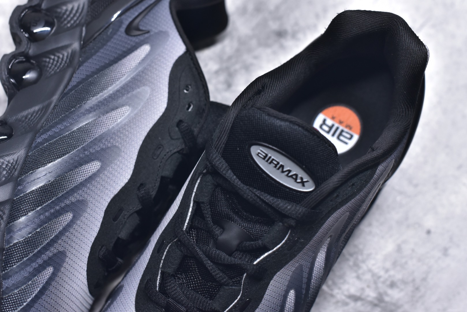 图片[9]-#Nk Air Max Dn8 耐克运动舒适减震气垫跑步鞋 #鞋款旨在透过 Dynamic Air 技术提升全天穿着体验，当中首次采用了全掌 Dynamic Air 系统，内置两组 Air 气垫，并透过八条互相连通的气管形成持续的气压循环，让每一步都更具弹性与灵活度。 货号：IB8869-200 尺码：36-45-选品中心