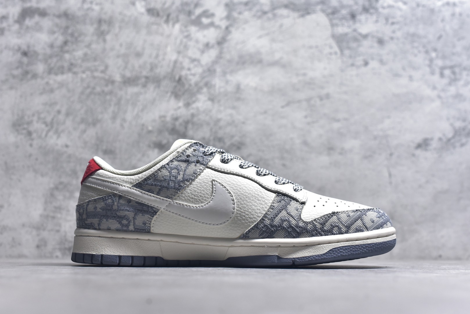 图片[3]-#海外爆款限量发售！Nike SB Dunk Low“迪奥灰花纹” 周年高端定制 低帮休闲板鞋 定制鞋盒 大厂纯原品质出货 超高清洁度 皮料切割干净无任何毛边 细节完美 货号：CS1688-122 尺码：36 36.5 37.5 38 38.5 39 40 40.5 41 42 42.5 43 44 44.5 45-选品中心