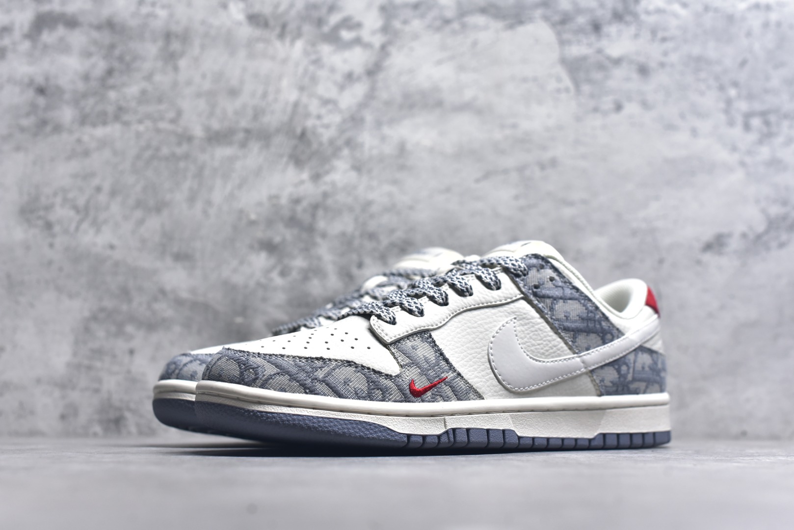 图片[2]-#海外爆款限量发售！Nike SB Dunk Low“迪奥灰花纹” 周年高端定制 低帮休闲板鞋 定制鞋盒 大厂纯原品质出货 超高清洁度 皮料切割干净无任何毛边 细节完美 货号：CS1688-122 尺码：36 36.5 37.5 38 38.5 39 40 40.5 41 42 42.5 43 44 44.5 45-选品中心