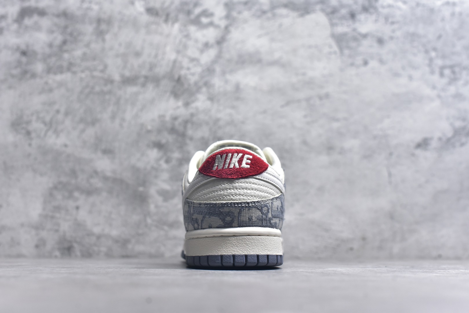 图片[5]-#海外爆款限量发售！Nike SB Dunk Low“迪奥灰花纹” 周年高端定制 低帮休闲板鞋 定制鞋盒 大厂纯原品质出货 超高清洁度 皮料切割干净无任何毛边 细节完美 货号：CS1688-122 尺码：36 36.5 37.5 38 38.5 39 40 40.5 41 42 42.5 43 44 44.5 45-选品中心