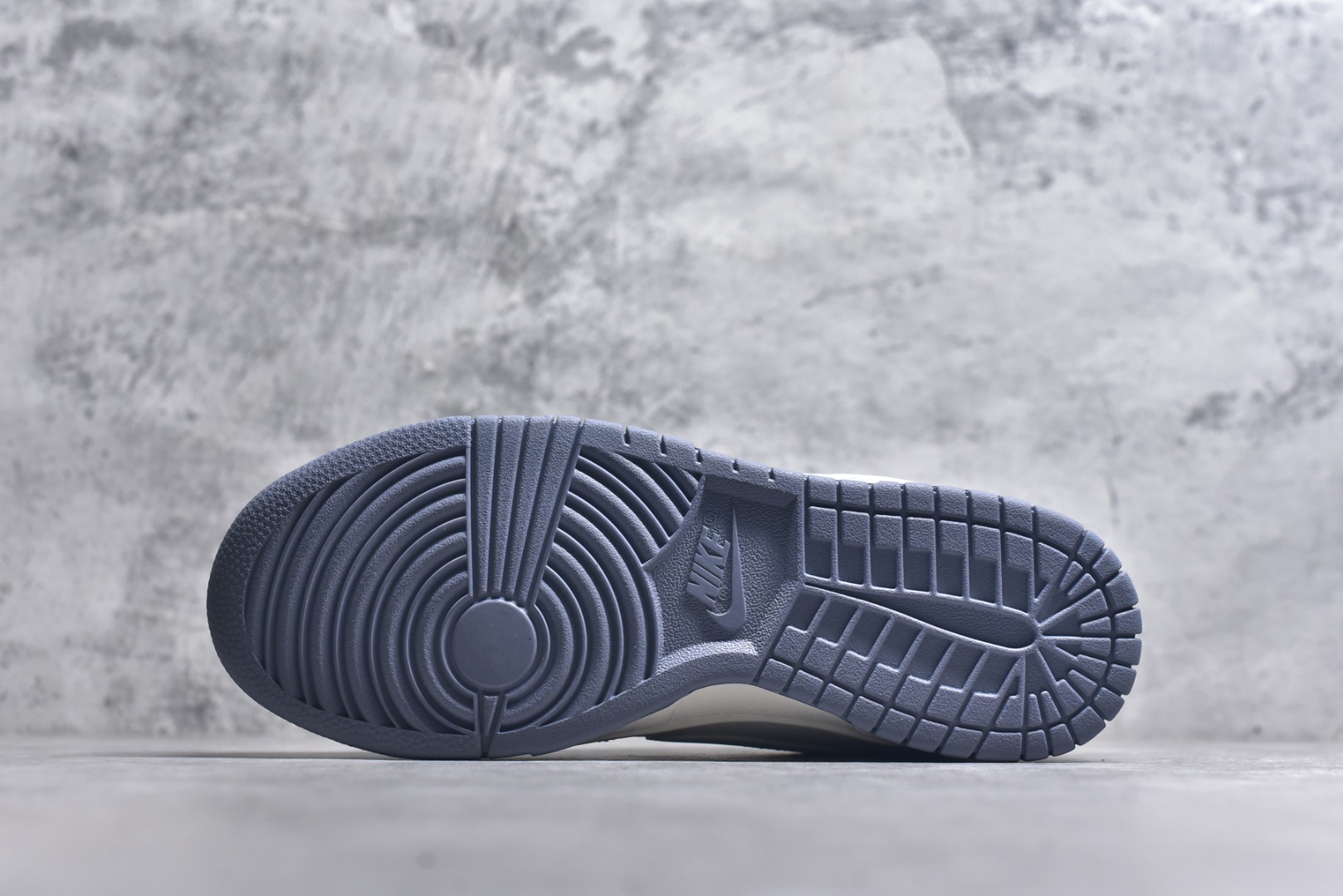 图片[6]-#海外爆款限量发售！Nike SB Dunk Low“迪奥灰花纹” 周年高端定制 低帮休闲板鞋 定制鞋盒 大厂纯原品质出货 超高清洁度 皮料切割干净无任何毛边 细节完美 货号：CS1688-122 尺码：36 36.5 37.5 38 38.5 39 40 40.5 41 42 42.5 43 44 44.5 45-选品中心