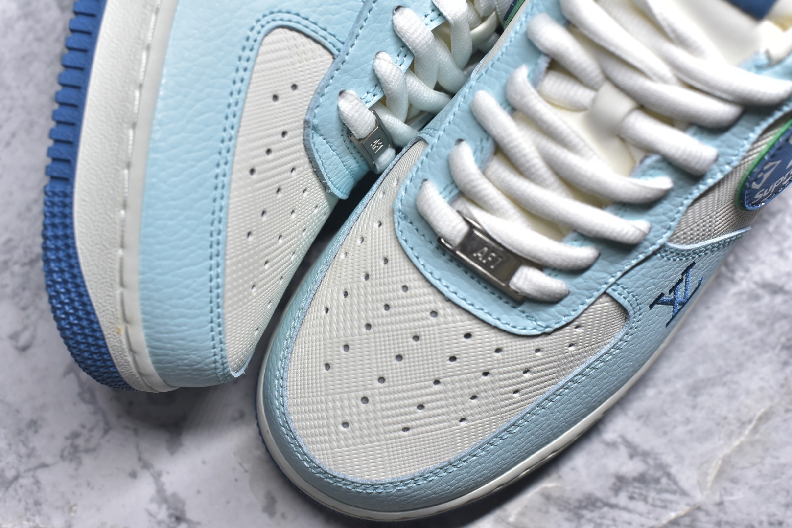 图片[8]-#Nike Air Force 1\’07 Low LV联名 白蓝 空军一号低帮休闲板鞋 YF9511-809 #原楦头原纸板 高端定制鞋盒 原厂鞋底 超高清洁度 细节完美 尺码：36 36.5 37.5 38 38.5 39 40 40.5 41 42 42.5 43 44 44.5 45 9.D4-选品中心