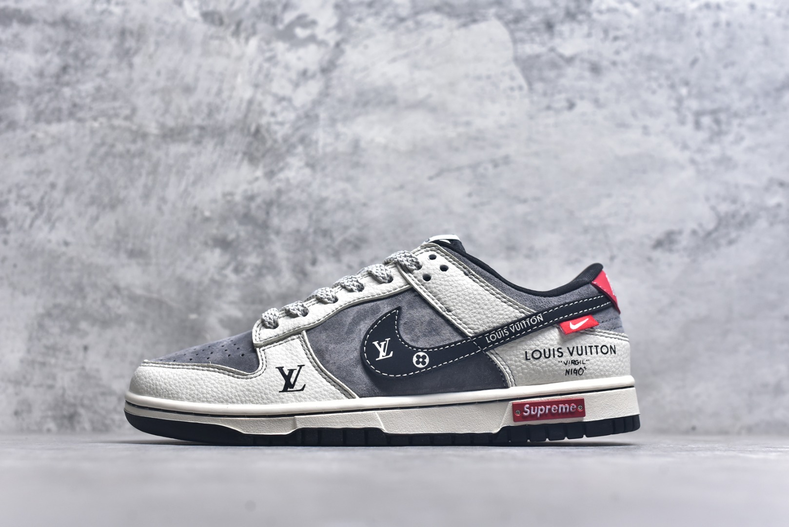 #海外爆款限量发售！Nike SB Dunk Low“LV联名——金属灰猪八” 周年高端定制 低帮休闲板鞋 定制鞋盒 大厂纯原品质出货 超高清洁度 皮料切割干净无任何毛边 细节完美 货号：CX5050-Y17 尺码：36 36.5 37.5 38 38.5 39 40 40.5 41 42 42.5 43 44 44.5 45-选品中心