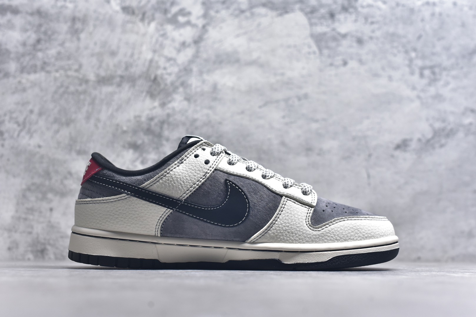 图片[3]-#海外爆款限量发售！Nike SB Dunk Low“LV联名——金属灰猪八” 周年高端定制 低帮休闲板鞋 定制鞋盒 大厂纯原品质出货 超高清洁度 皮料切割干净无任何毛边 细节完美 货号：CX5050-Y17 尺码：36 36.5 37.5 38 38.5 39 40 40.5 41 42 42.5 43 44 44.5 45-选品中心