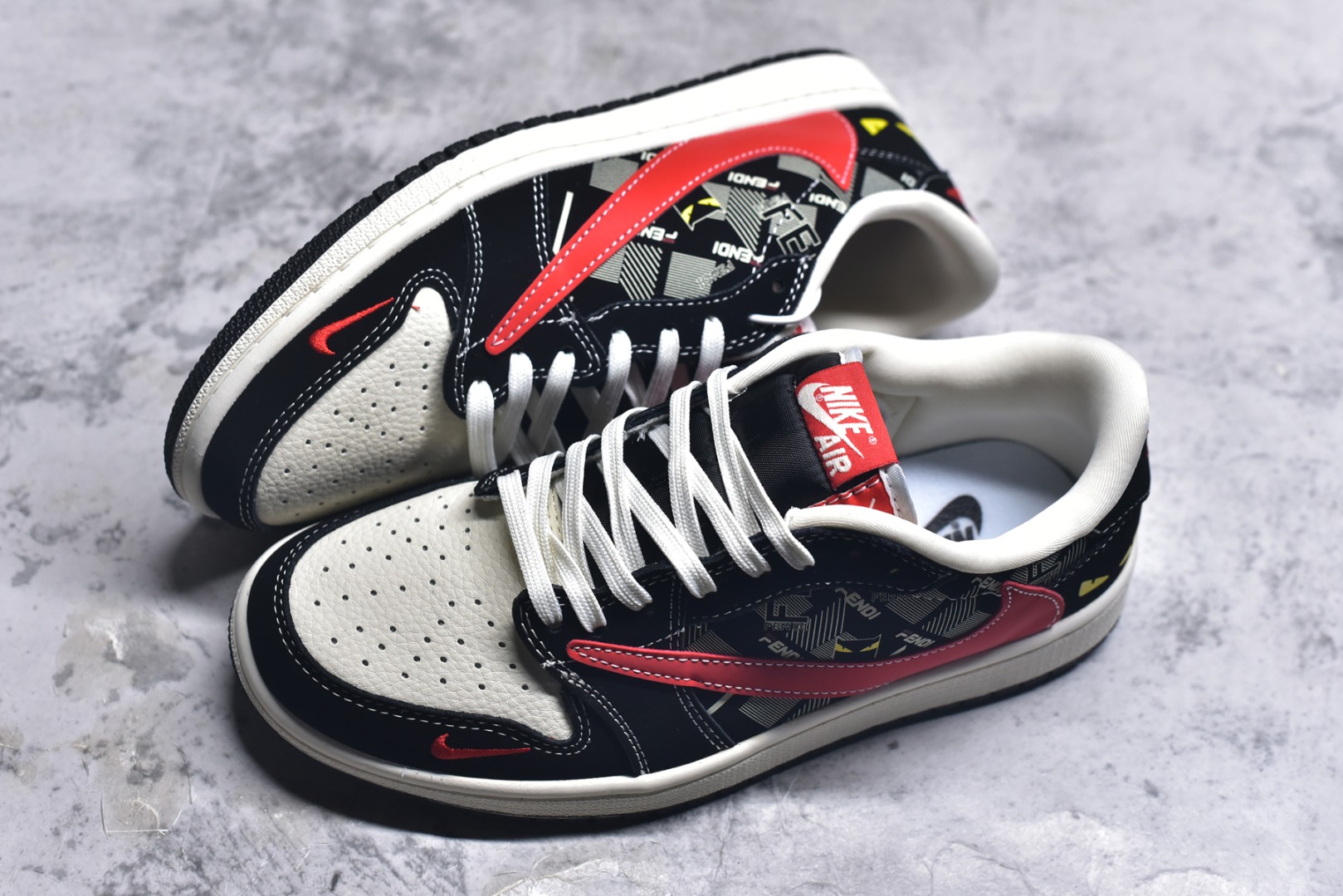 图片[7]-#Travis Scott x Fragment Design x Air Jordan 1 Low OG SP AJ1 乔1 芬迪联名 猫眼红勾 低帮文化休闲板鞋 XS2025-078 #多方联名合作融合了Travis Scott 独特的音乐风格，藤原浩个性的设计风格以及Jordan品牌的经典元素 使其成为一双具有独特身份和价值的鞋子 清新而立体的外观加上联名标识更突出了其独特身份 这种配色方案显示出活力和时尚感 在视觉上引人注目 鞋身的质感和细腻的细节处理使其显得高端而格调十足 这款“倒钩”联名是设计与创意完美结合 融合多方的个性风格是一款备受瞩目的潮流鞋款 尺码：36 36.5 37.5 38 38.5 39 40 40.5 41 42 42.5 43 44 44.5 45 9.E5-选品中心