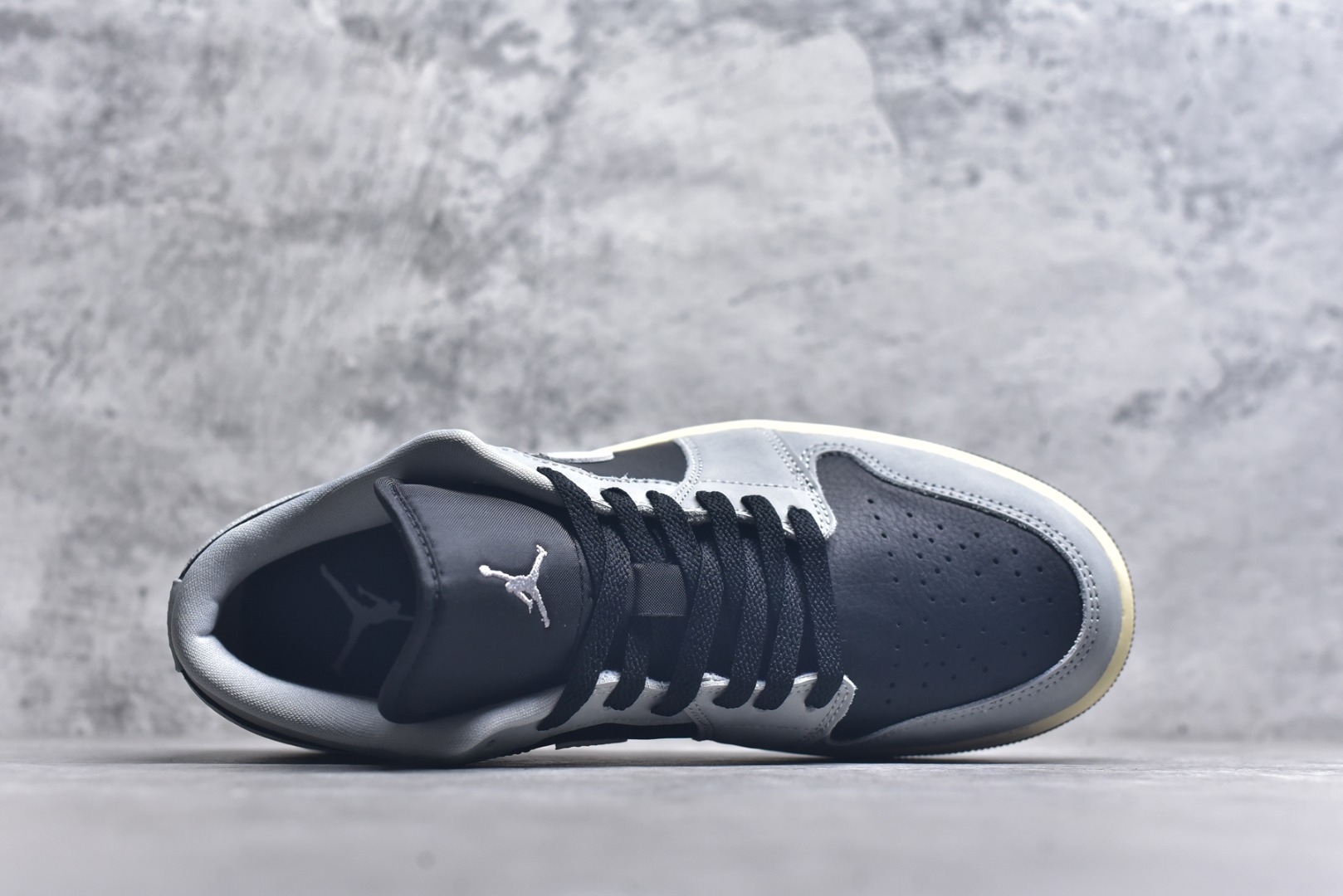 图片[4]-#Air Jordan AJ1 Low 低帮 HQ2010-012 终端优势供应 市面中低帮最具代表性版本没有之一 口碑大厂出品 品控大底版型不断改良更新 全套原纸板楦头开发 确保原汁原味 完美呈现版型 完美零毛边处理 原厂内置全掌气垫 价格定位良心 平台专用代工流水线出品 一眼公司既视感 拿到手的一瞬间就与众不同 碾压市面所有版本 全部原鞋开发 每一个配色都会采购原鞋确认细节 打破市面看图做货无好货之说 尺码：35.5 36 36.5 37.5 38 38.5 39 40 40.5 41 42 42.5 43 44 44.5 45 46-选品中心