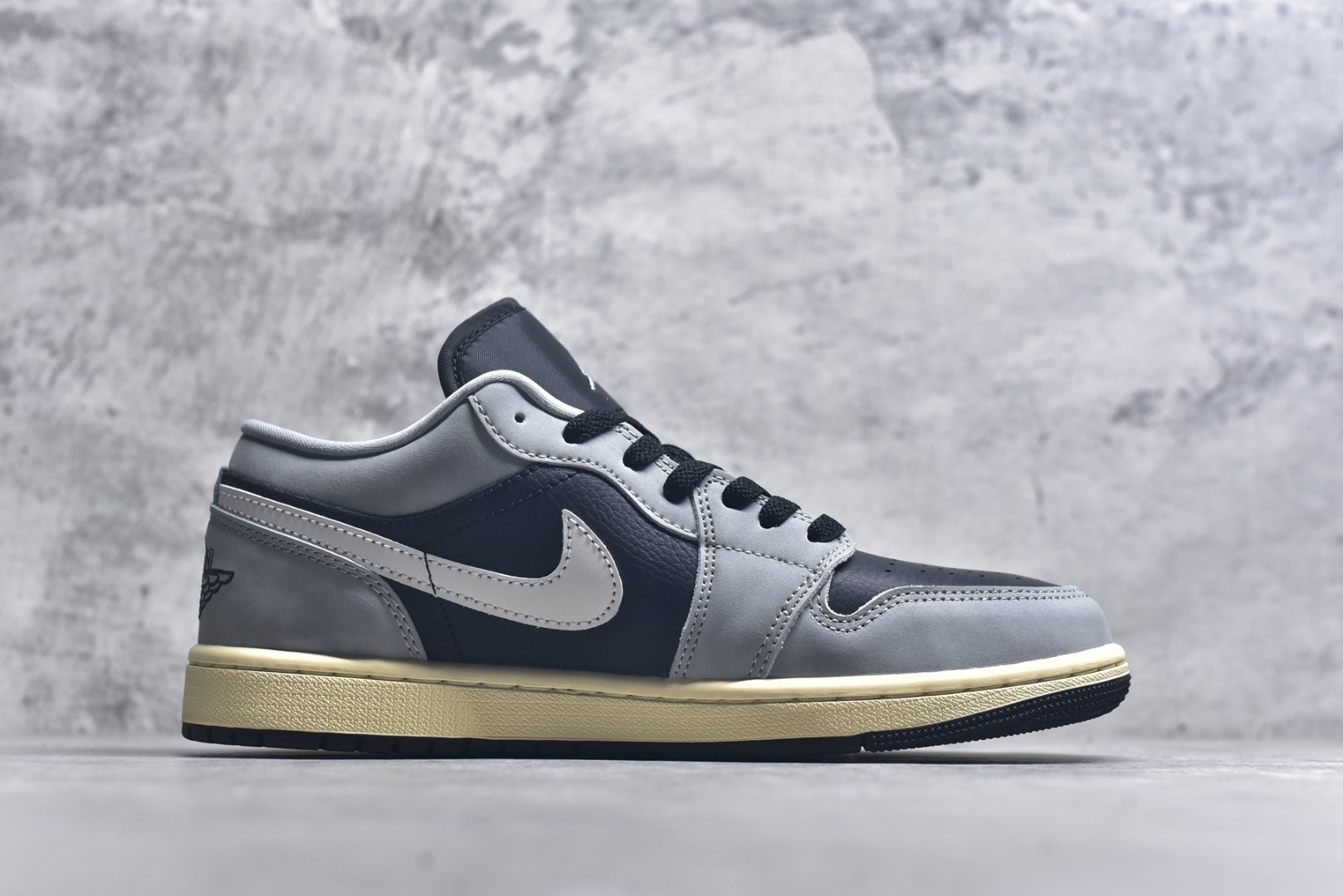 图片[3]-#Air Jordan AJ1 Low 低帮 HQ2010-012 终端优势供应 市面中低帮最具代表性版本没有之一 口碑大厂出品 品控大底版型不断改良更新 全套原纸板楦头开发 确保原汁原味 完美呈现版型 完美零毛边处理 原厂内置全掌气垫 价格定位良心 平台专用代工流水线出品 一眼公司既视感 拿到手的一瞬间就与众不同 碾压市面所有版本 全部原鞋开发 每一个配色都会采购原鞋确认细节 打破市面看图做货无好货之说 尺码：35.5 36 36.5 37.5 38 38.5 39 40 40.5 41 42 42.5 43 44 44.5 45 46-选品中心