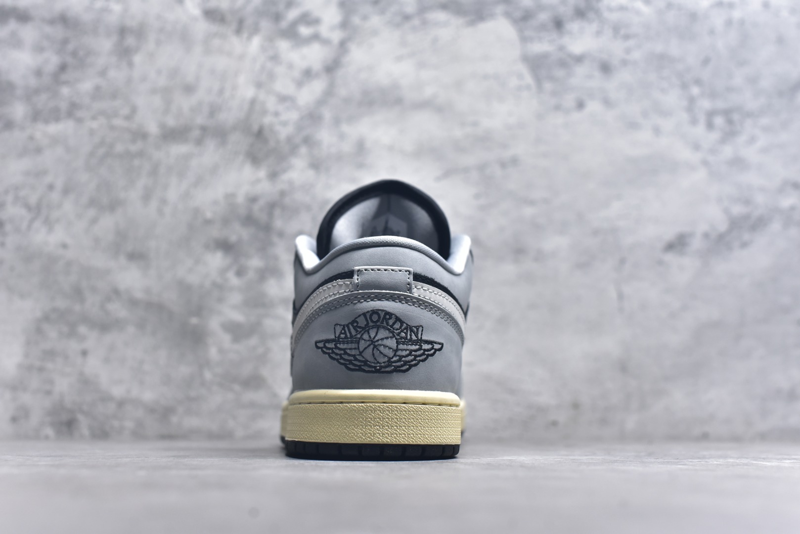 图片[5]-#Air Jordan AJ1 Low 低帮 HQ2010-012 终端优势供应 市面中低帮最具代表性版本没有之一 口碑大厂出品 品控大底版型不断改良更新 全套原纸板楦头开发 确保原汁原味 完美呈现版型 完美零毛边处理 原厂内置全掌气垫 价格定位良心 平台专用代工流水线出品 一眼公司既视感 拿到手的一瞬间就与众不同 碾压市面所有版本 全部原鞋开发 每一个配色都会采购原鞋确认细节 打破市面看图做货无好货之说 尺码：35.5 36 36.5 37.5 38 38.5 39 40 40.5 41 42 42.5 43 44 44.5 45 46-选品中心