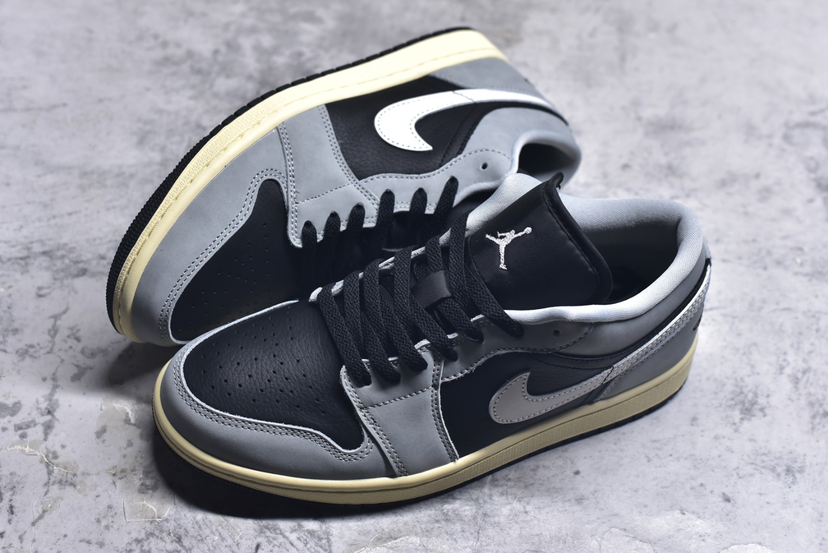 图片[7]-#Air Jordan AJ1 Low 低帮 HQ2010-012 终端优势供应 市面中低帮最具代表性版本没有之一 口碑大厂出品 品控大底版型不断改良更新 全套原纸板楦头开发 确保原汁原味 完美呈现版型 完美零毛边处理 原厂内置全掌气垫 价格定位良心 平台专用代工流水线出品 一眼公司既视感 拿到手的一瞬间就与众不同 碾压市面所有版本 全部原鞋开发 每一个配色都会采购原鞋确认细节 打破市面看图做货无好货之说 尺码：35.5 36 36.5 37.5 38 38.5 39 40 40.5 41 42 42.5 43 44 44.5 45 46-选品中心