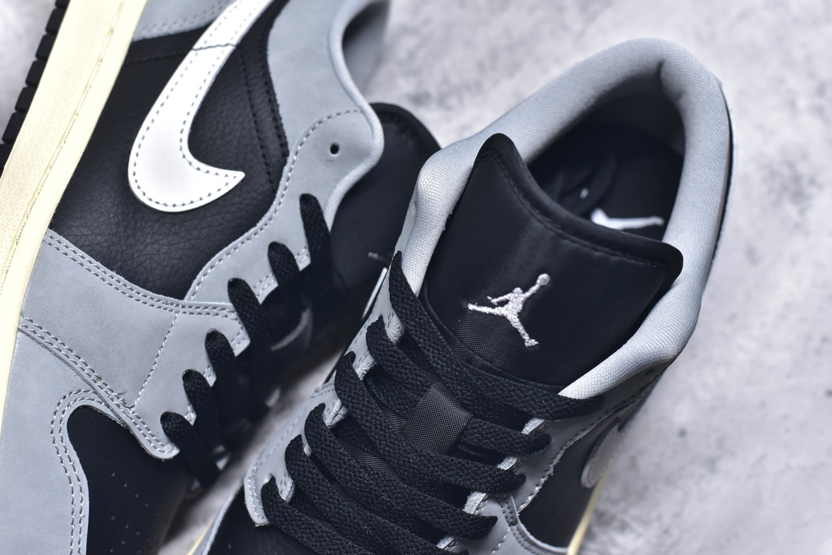 图片[9]-#Air Jordan AJ1 Low 低帮 HQ2010-012 终端优势供应 市面中低帮最具代表性版本没有之一 口碑大厂出品 品控大底版型不断改良更新 全套原纸板楦头开发 确保原汁原味 完美呈现版型 完美零毛边处理 原厂内置全掌气垫 价格定位良心 平台专用代工流水线出品 一眼公司既视感 拿到手的一瞬间就与众不同 碾压市面所有版本 全部原鞋开发 每一个配色都会采购原鞋确认细节 打破市面看图做货无好货之说 尺码：35.5 36 36.5 37.5 38 38.5 39 40 40.5 41 42 42.5 43 44 44.5 45 46-选品中心