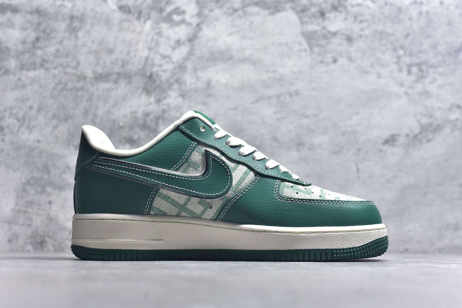 图片[3]-#海外限量发售！NIke Air Force 1 \’07 Low 纪梵希联名–青绿牛仔 空军一号低帮 运动鞋 休闲鞋 折边针车 工艺难度大 原楦头原纸板 高级牛仔 高端定制鞋盒 原厂鞋底 超高清洁度 细节完美 货号：DK0188-088 尺码：36 36.5 37.5 38 38.5 39 40 40.5 41 42 42.5 43 44 44.5 45-选品中心