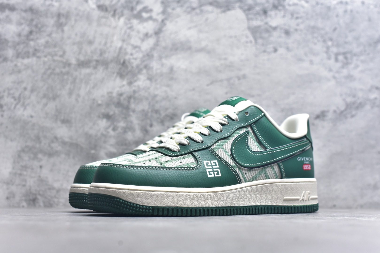 图片[2]-#海外限量发售！NIke Air Force 1 \’07 Low 纪梵希联名–青绿牛仔 空军一号低帮 运动鞋 休闲鞋 折边针车 工艺难度大 原楦头原纸板 高级牛仔 高端定制鞋盒 原厂鞋底 超高清洁度 细节完美 货号：DK0188-088 尺码：36 36.5 37.5 38 38.5 39 40 40.5 41 42 42.5 43 44 44.5 45-选品中心