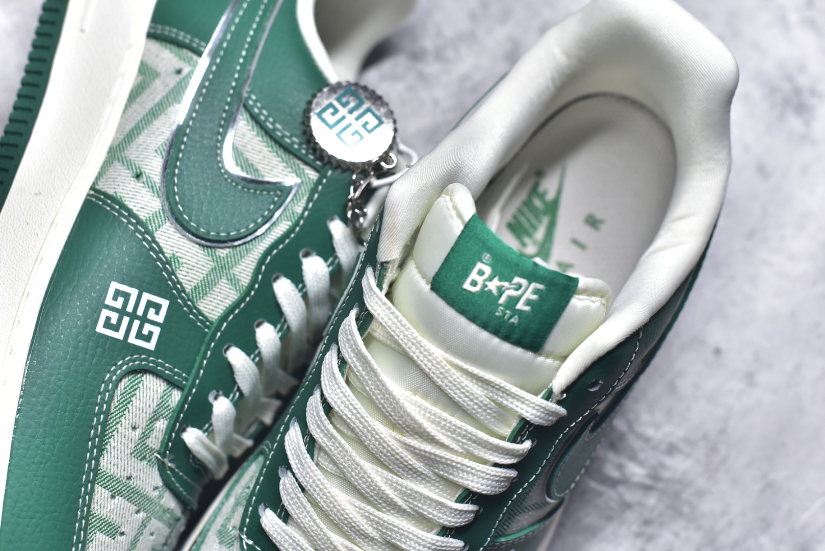 图片[9]-#海外限量发售！NIke Air Force 1 \’07 Low 纪梵希联名–青绿牛仔 空军一号低帮 运动鞋 休闲鞋 折边针车 工艺难度大 原楦头原纸板 高级牛仔 高端定制鞋盒 原厂鞋底 超高清洁度 细节完美 货号：DK0188-088 尺码：36 36.5 37.5 38 38.5 39 40 40.5 41 42 42.5 43 44 44.5 45-选品中心