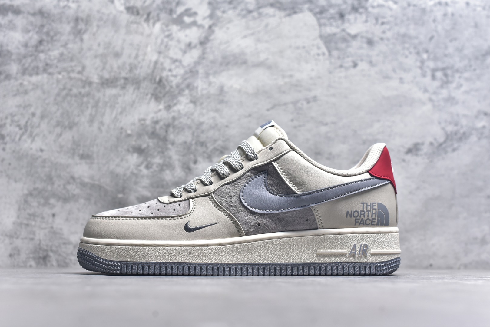 #Nk Air Force 1\'07 Low 北面联名 拼接猪八红尾 空军一号 低帮休闲板鞋 XZ6188-649 #原楦头原纸板 原装鞋盒 定制五金配件 内置全掌气垫 原厂鞋底 尺码：36 36.5 37.5 38 38.5 39 40 40.5 41 42 42.5 43 44 44.5 45 9.D4-选品中心
