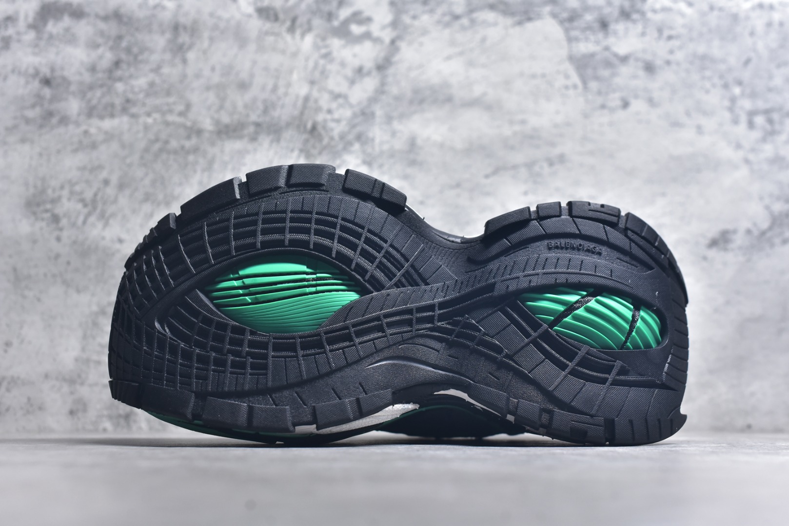 图片[6]-#Balenciaga巴黎世家17代 MONDAY 其前卫的设计、夸张的体积和反光细节赋予其特别的轮廓 采用头层牛皮材质制成，带来良好脚感，外观全新造型，鞋身富有潮流感且易穿搭，正确做旧，多层组合橡胶大底防滑耐磨货号：821135 WPLTF 0312 尺码：35-46-选品中心