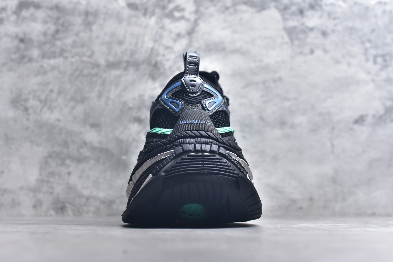 图片[5]-#Balenciaga巴黎世家17代 MONDAY 其前卫的设计、夸张的体积和反光细节赋予其特别的轮廓 采用头层牛皮材质制成，带来良好脚感，外观全新造型，鞋身富有潮流感且易穿搭，正确做旧，多层组合橡胶大底防滑耐磨货号：821135 WPLTF 0312 尺码：35-46-选品中心