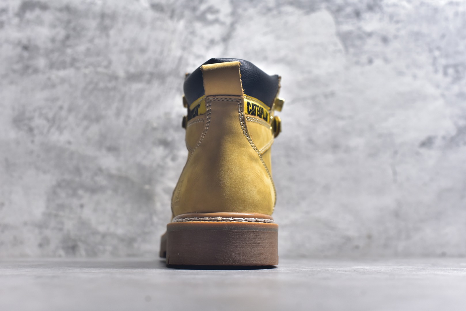 图片[5]-#CAT 卡特经典百搭户外休闲工装靴水晶底系列 PWC73010-940 官网常年主打款 历年经典热销 堪称正品复印全新出炉 工艺品质基本无法辨别出真假 专为高端海淘代购客户准备 此款每年销量爆炸 由于纯手工机打走线 做工极其复杂 在保证品质的情况下 工厂产量有限 基本上供不应求永不开胶技术 五金 皮质材料 橡胶水晶大底 各处小细节只和正品对比 尺码：39-44（皮鞋码）-选品中心