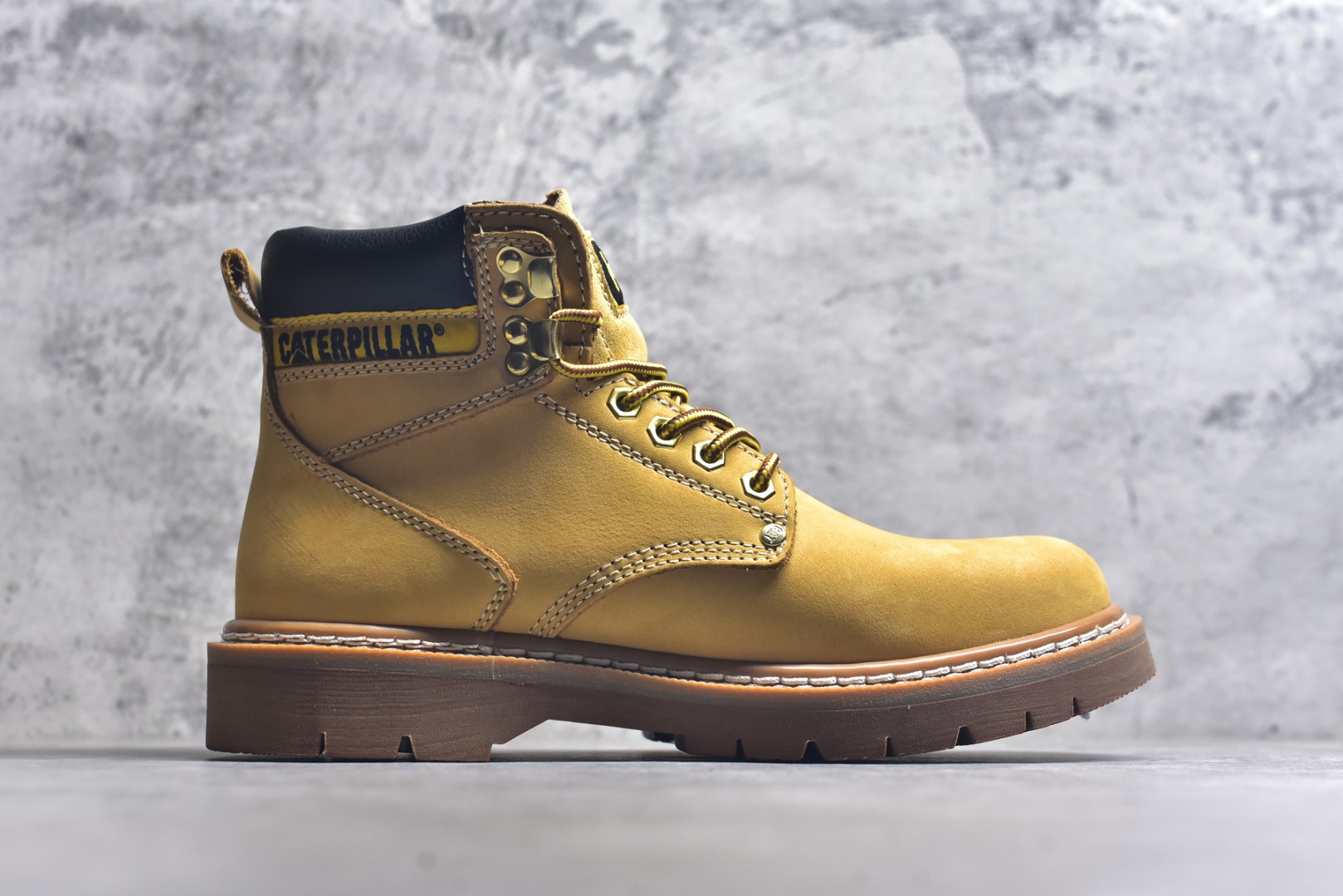 图片[3]-#CAT 卡特经典百搭户外休闲工装靴水晶底系列 PWC73010-940 官网常年主打款 历年经典热销 堪称正品复印全新出炉 工艺品质基本无法辨别出真假 专为高端海淘代购客户准备 此款每年销量爆炸 由于纯手工机打走线 做工极其复杂 在保证品质的情况下 工厂产量有限 基本上供不应求永不开胶技术 五金 皮质材料 橡胶水晶大底 各处小细节只和正品对比 尺码：39-44（皮鞋码）-选品中心
